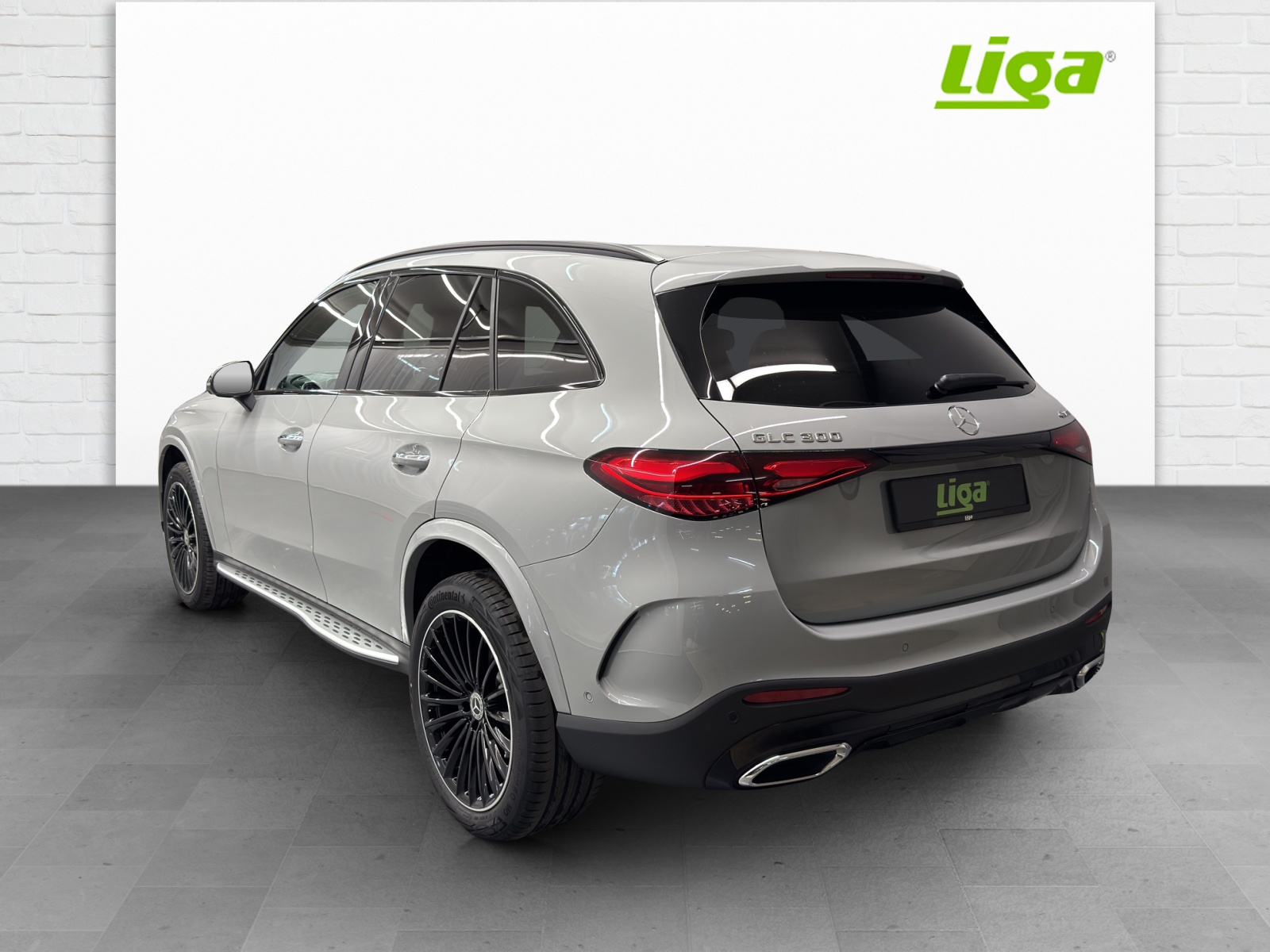MERCEDES-BENZ GLC 300 AMG Line 4Matic-image-3