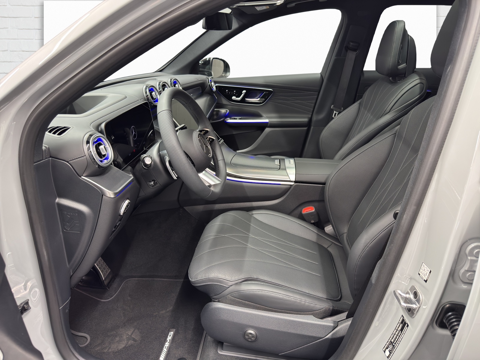 MERCEDES-BENZ GLC 300 AMG Line 4Matic-image-6