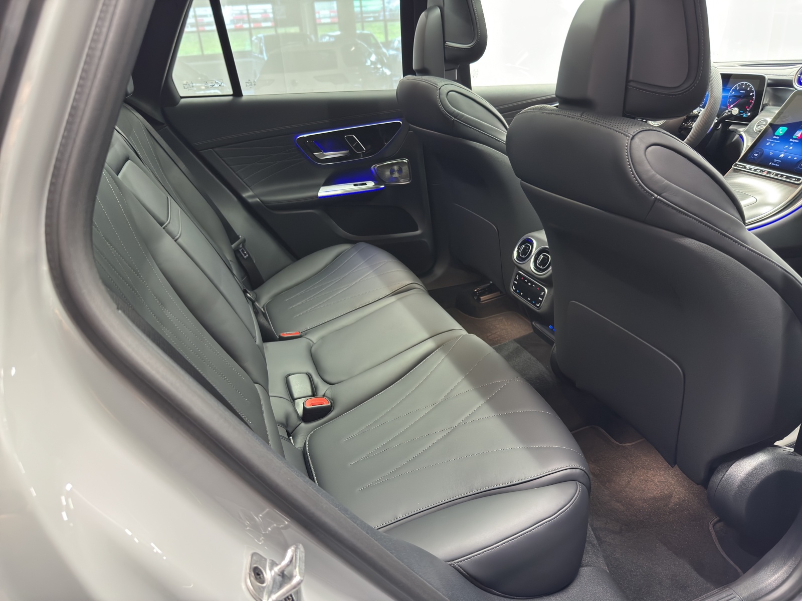 MERCEDES-BENZ GLC 300 AMG Line 4Matic-image-9