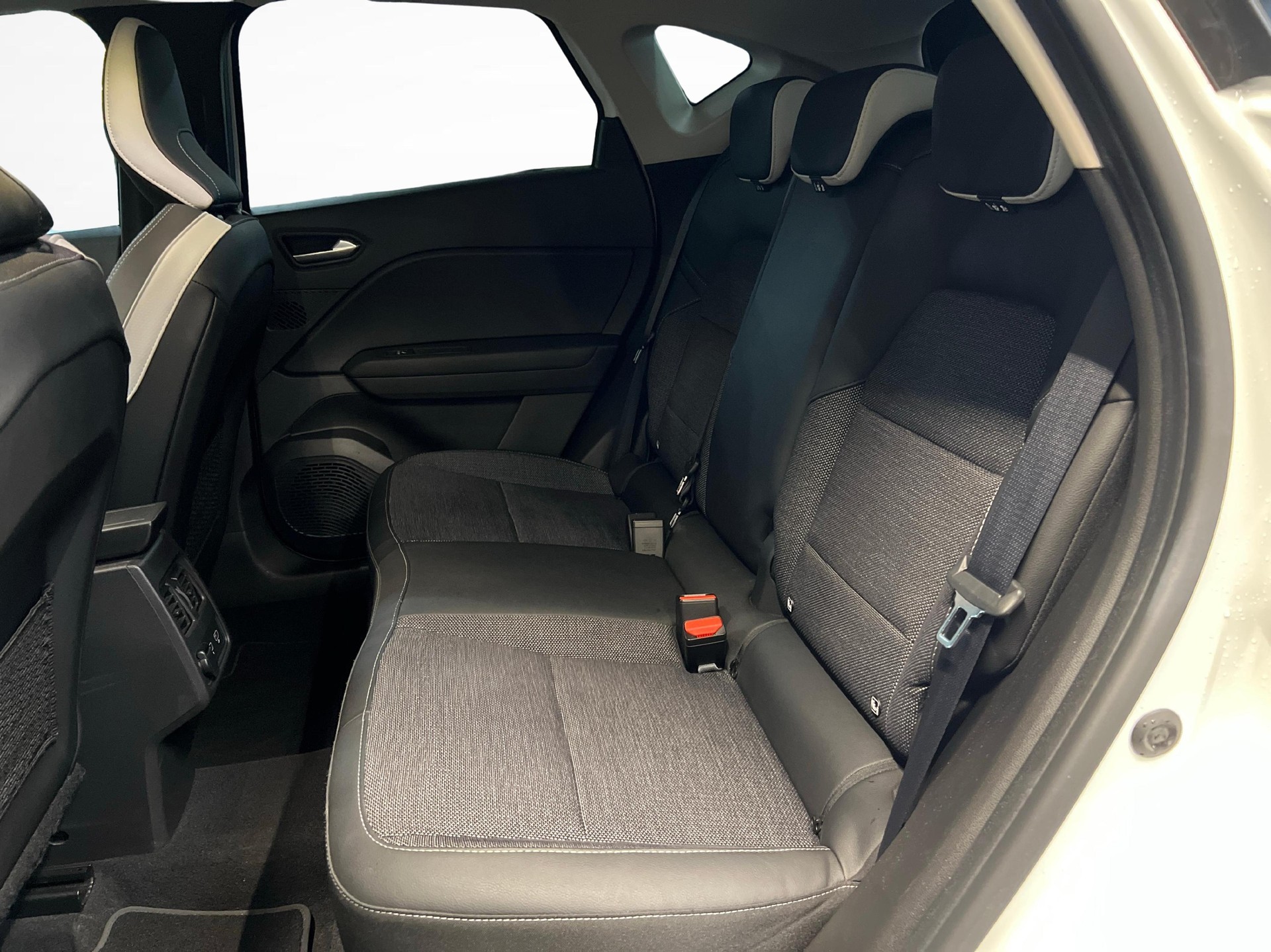 MITSUBISHI ASX 1.6 PHEV Intense-image-11
