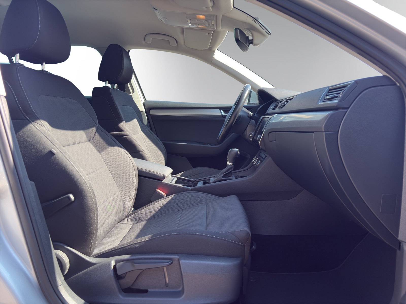 SKODA Superb Combi 2.0 TDi Ambition 4x4 DSG-image-12