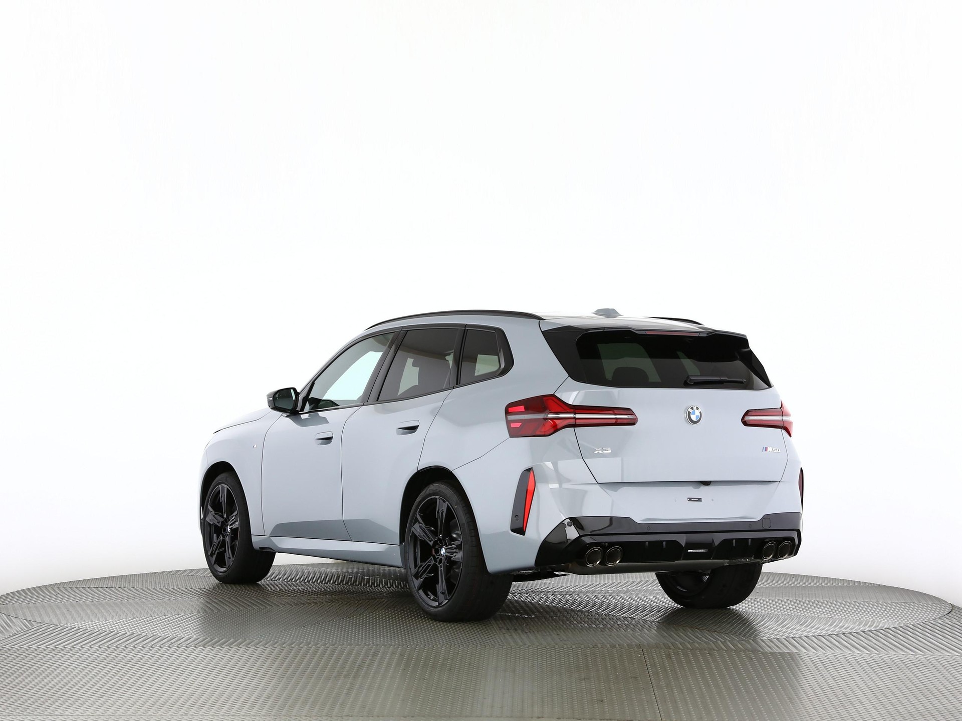 BMW X3 M50i-image-15