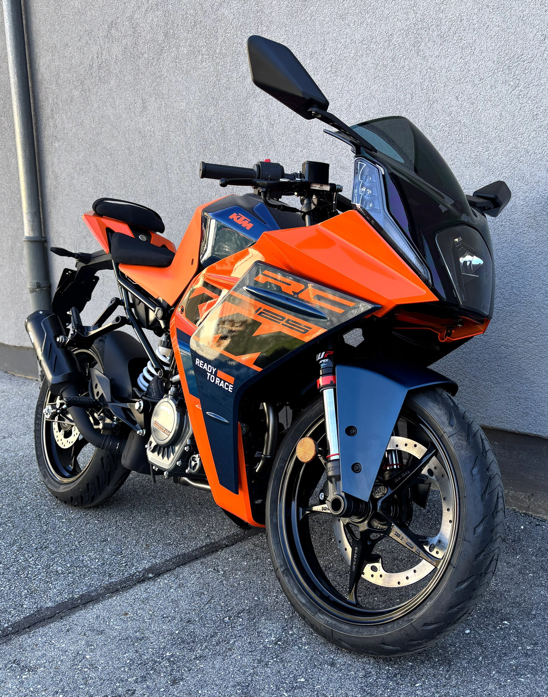 KTM RC 125 GP-showroom-element-1
