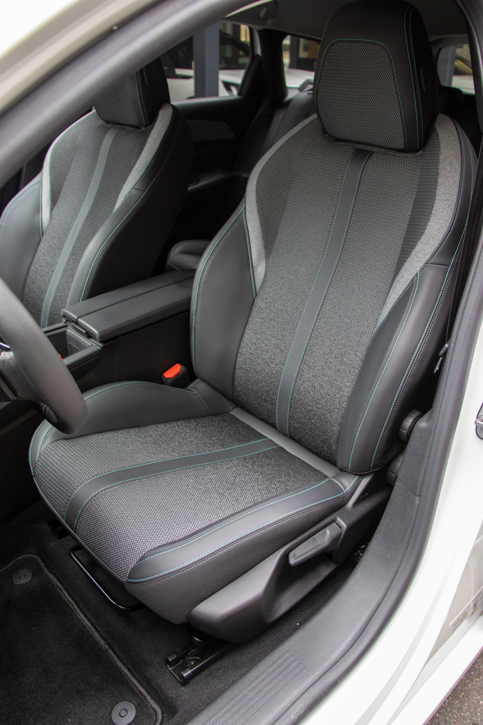 PEUGEOT 308 SW 1.5 BlueHDI Allure EAT8-image-5