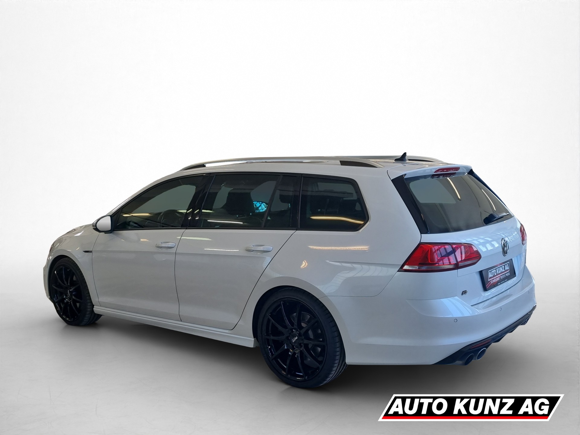 VW Golf 2.0 TSI R 4 Motion-image-3