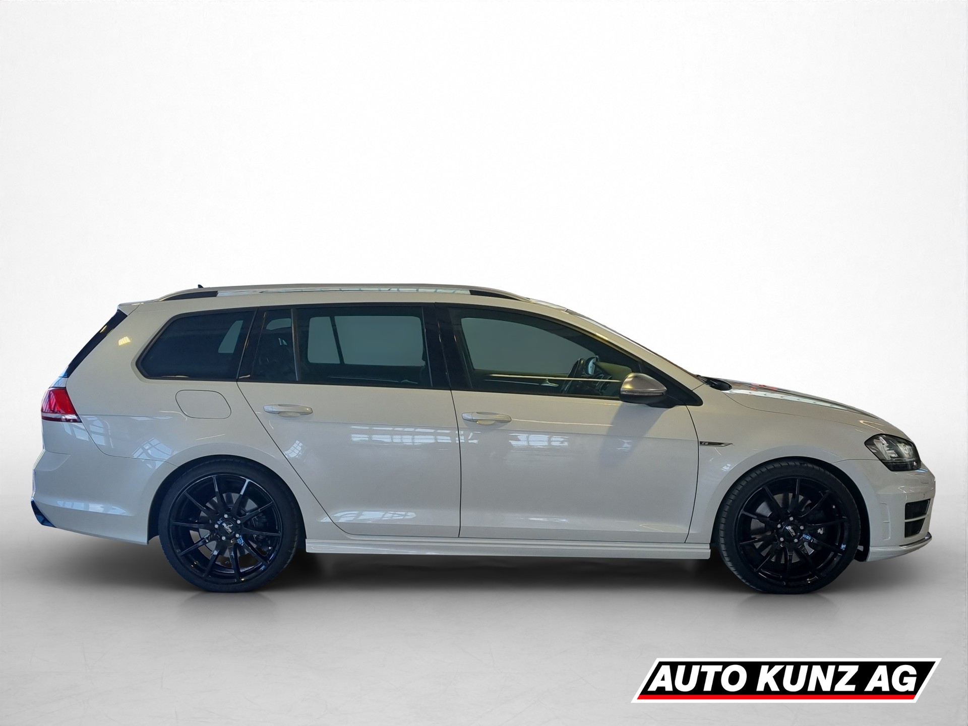 VW Golf 2.0 TSI R 4 Motion-image-6