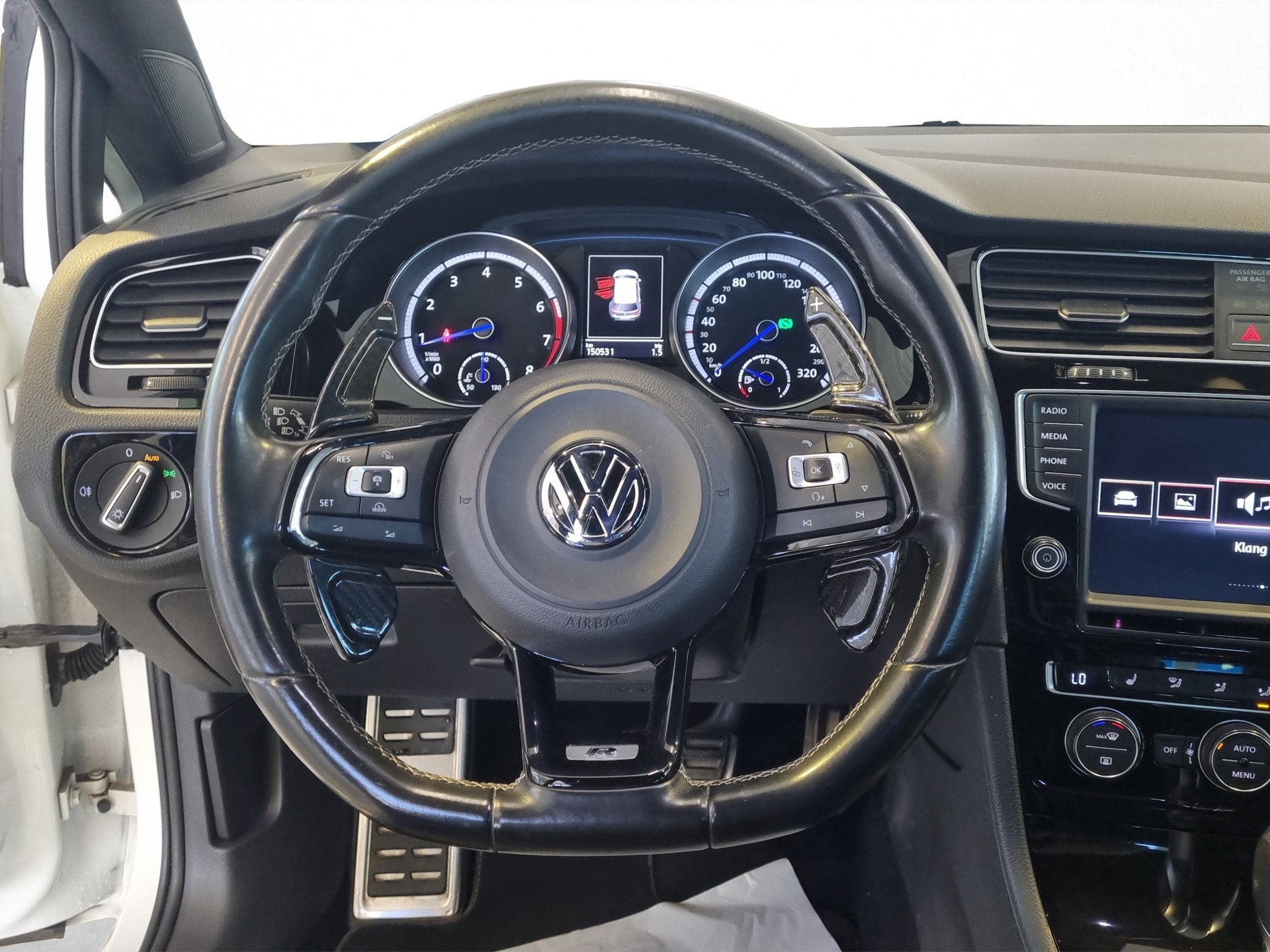 VW Golf 2.0 TSI R 4 Motion-image-10