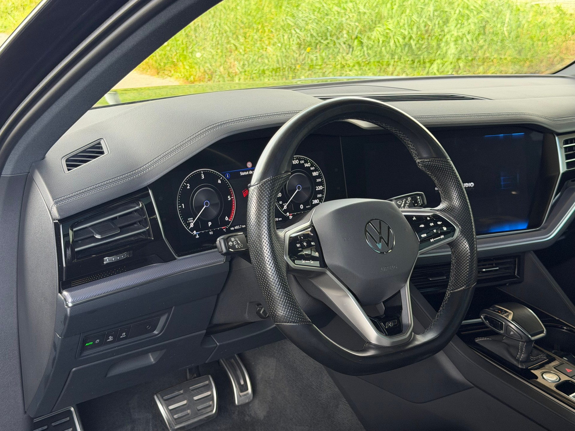 VW Touareg 3.0 TDI R Line Tiptronic-image-9