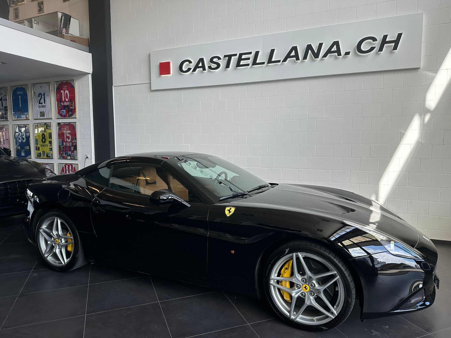 FERRARI California 3.9 V8 T-showroom-element-1