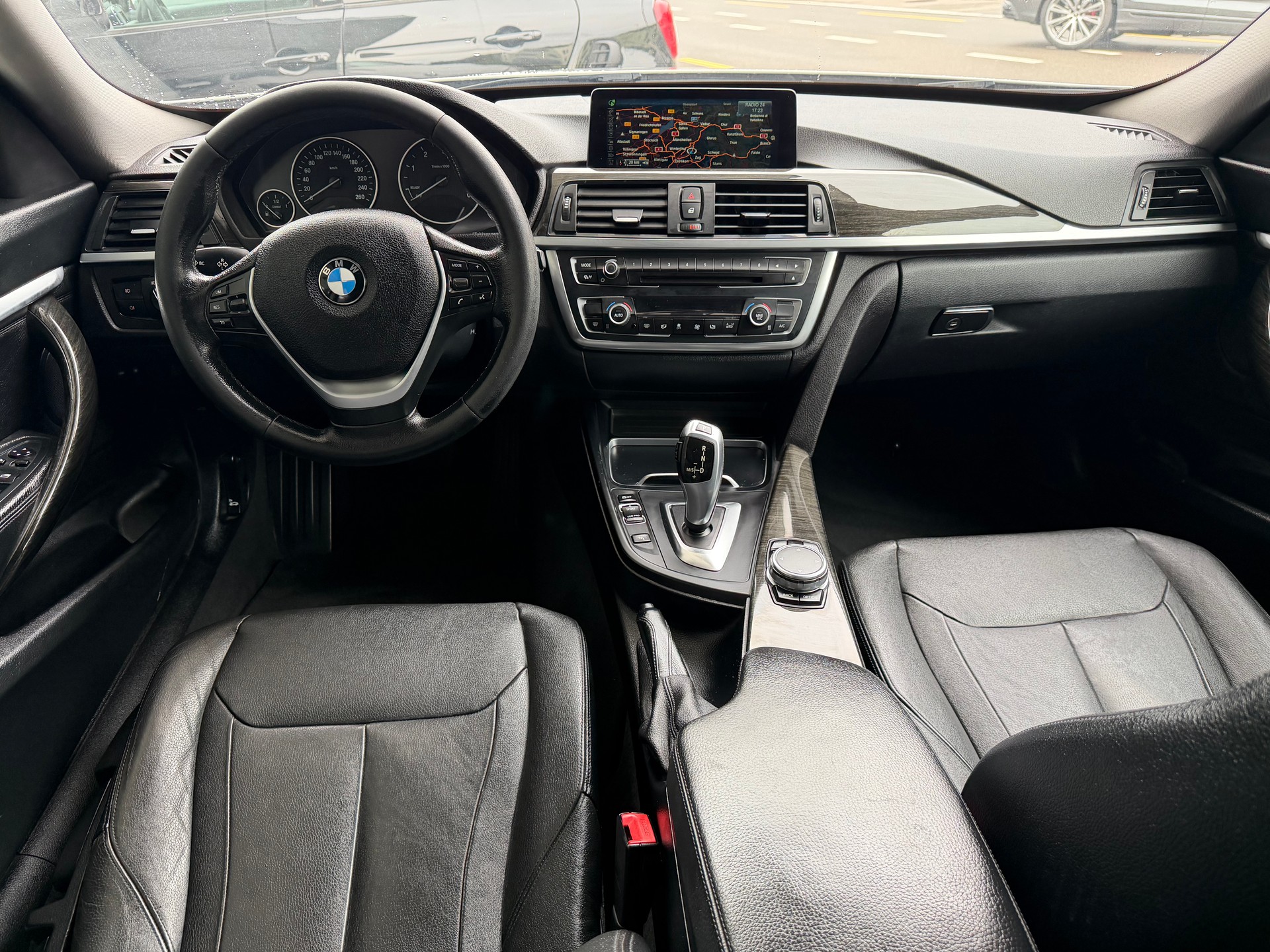BMW 320d GT xDrive Luxury Line Steptronic-image-5