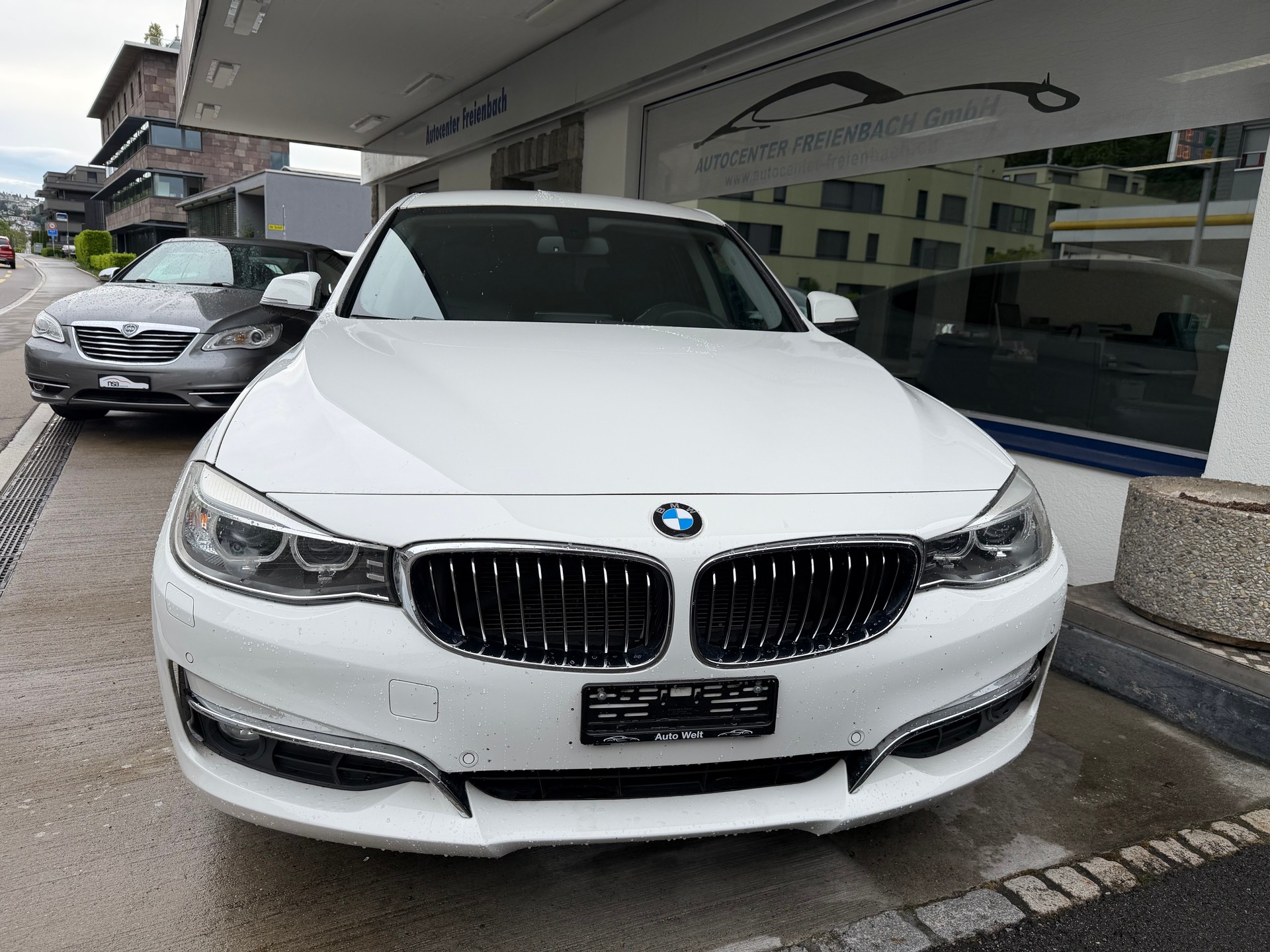 BMW 320d GT xDrive Luxury Line Steptronic-showroom-element-1