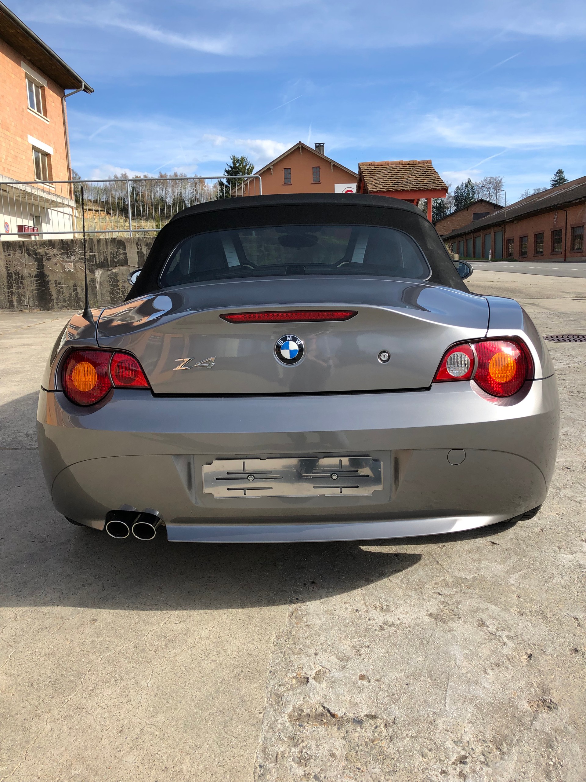 BMW 3.0i-image-2