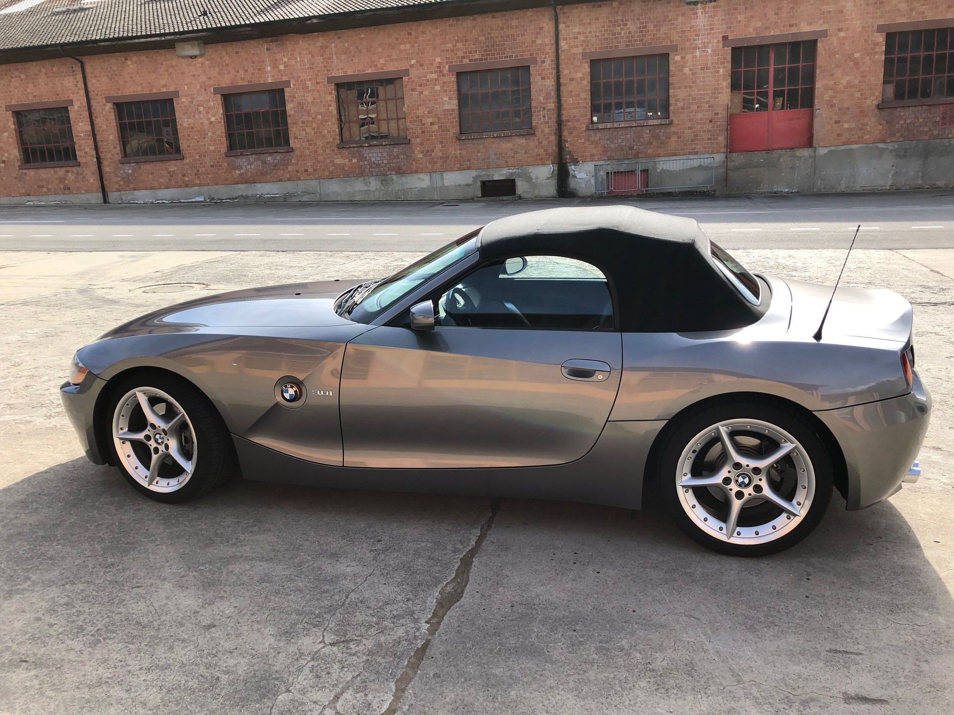BMW 3.0i-image-1