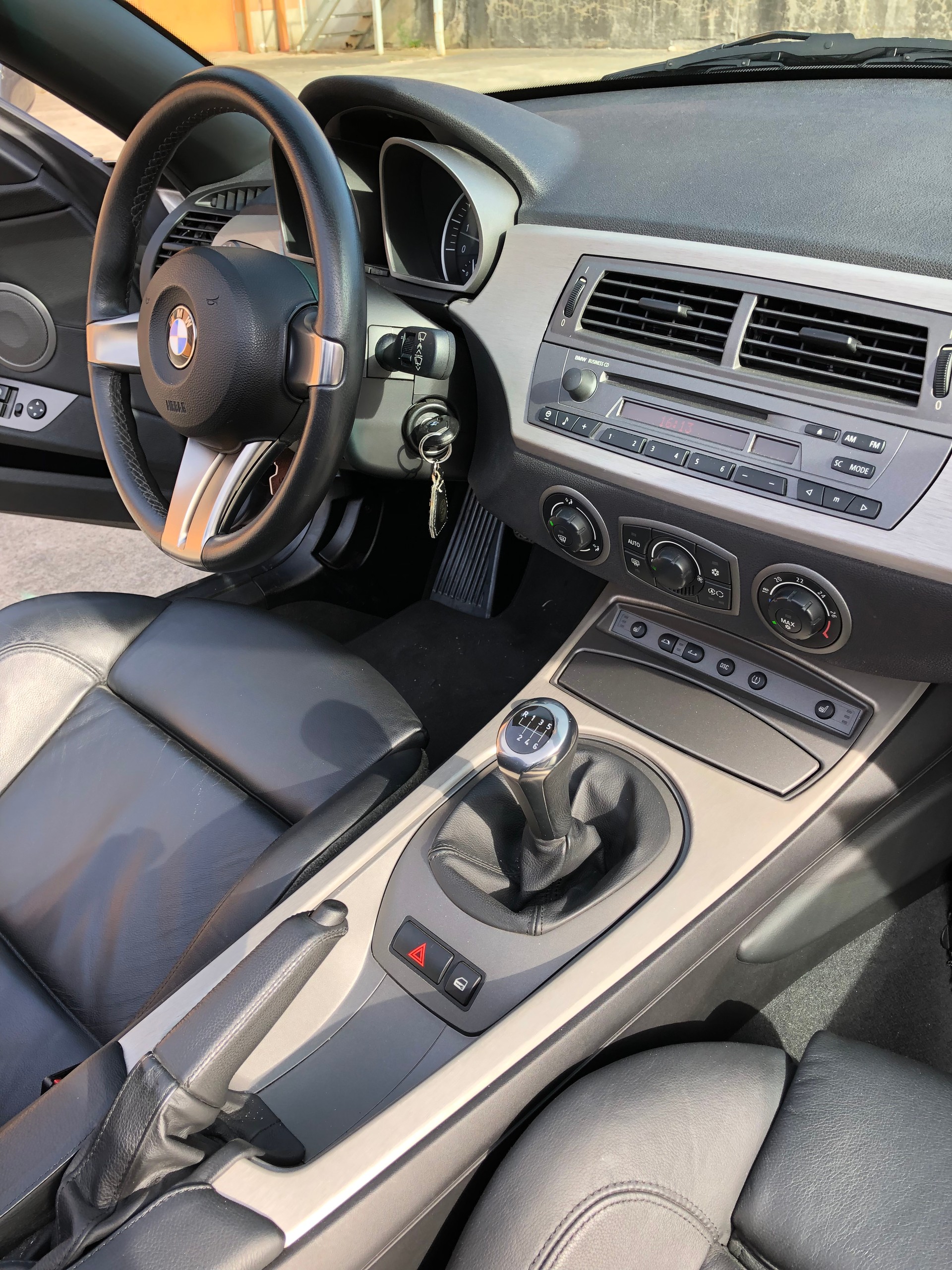 BMW 3.0i-image-4