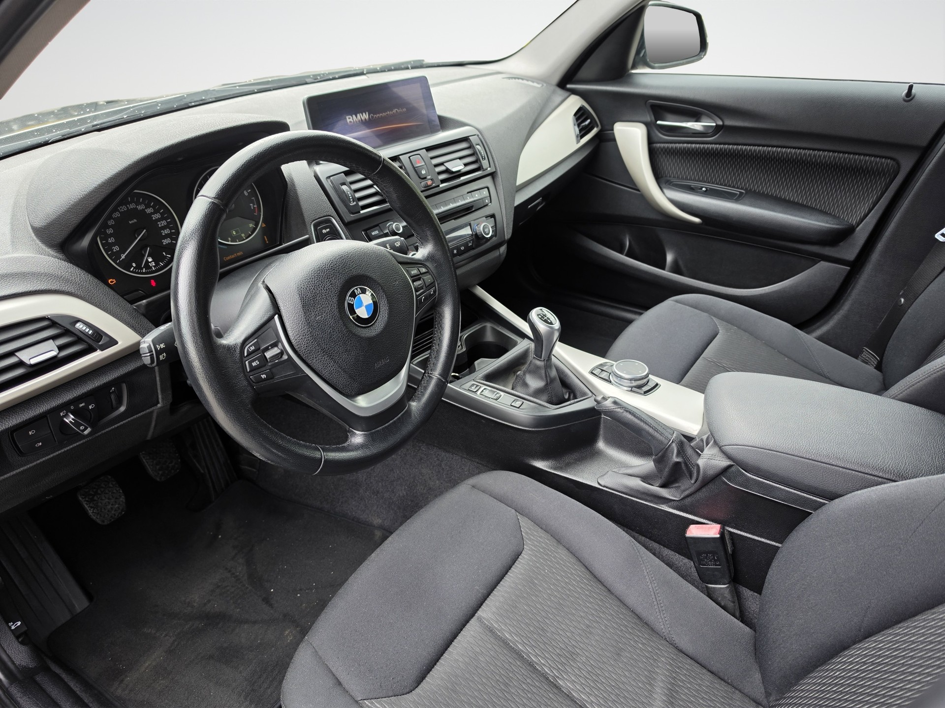 BMW 116i-image-5