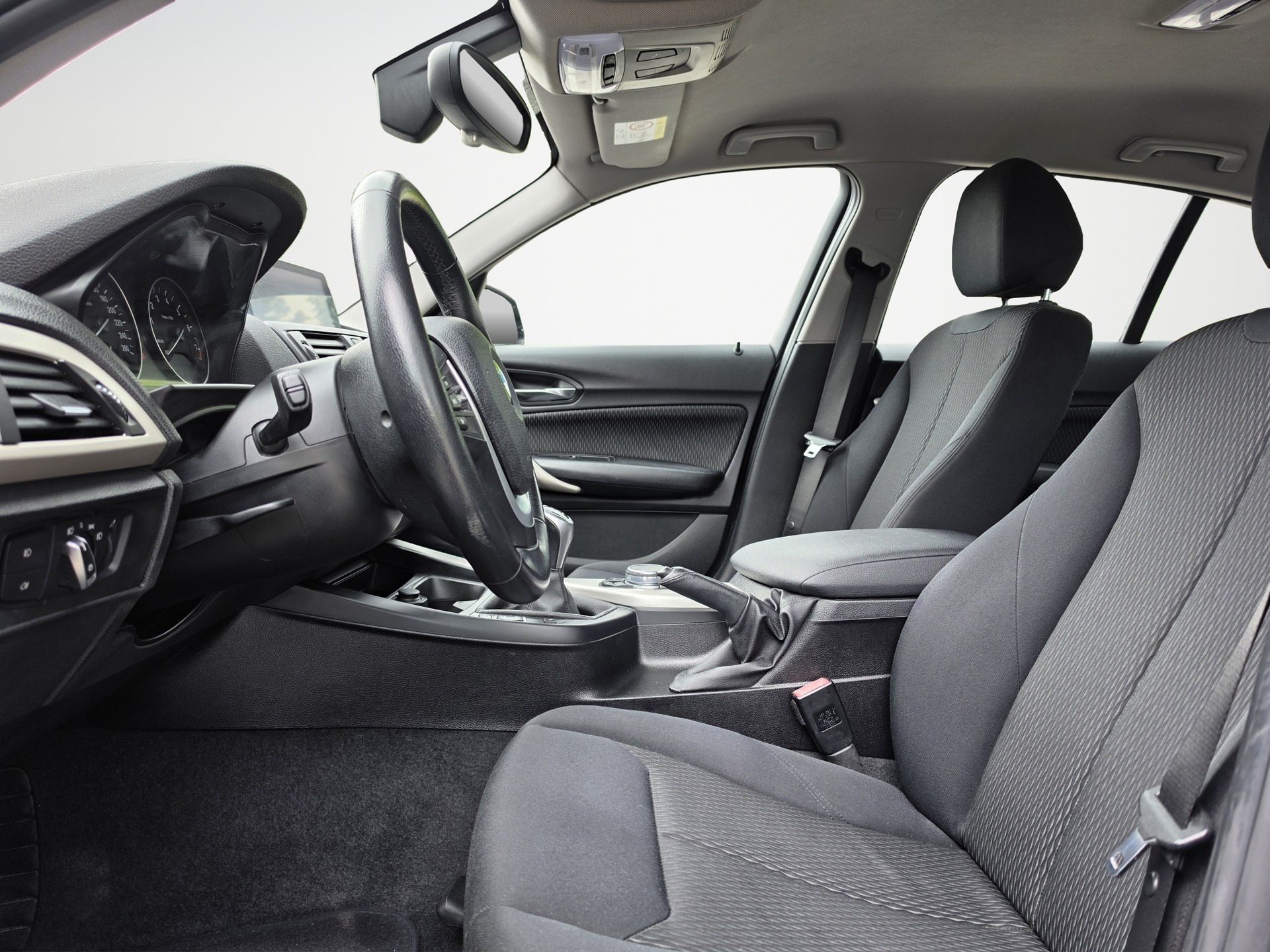 BMW 116i-image-6