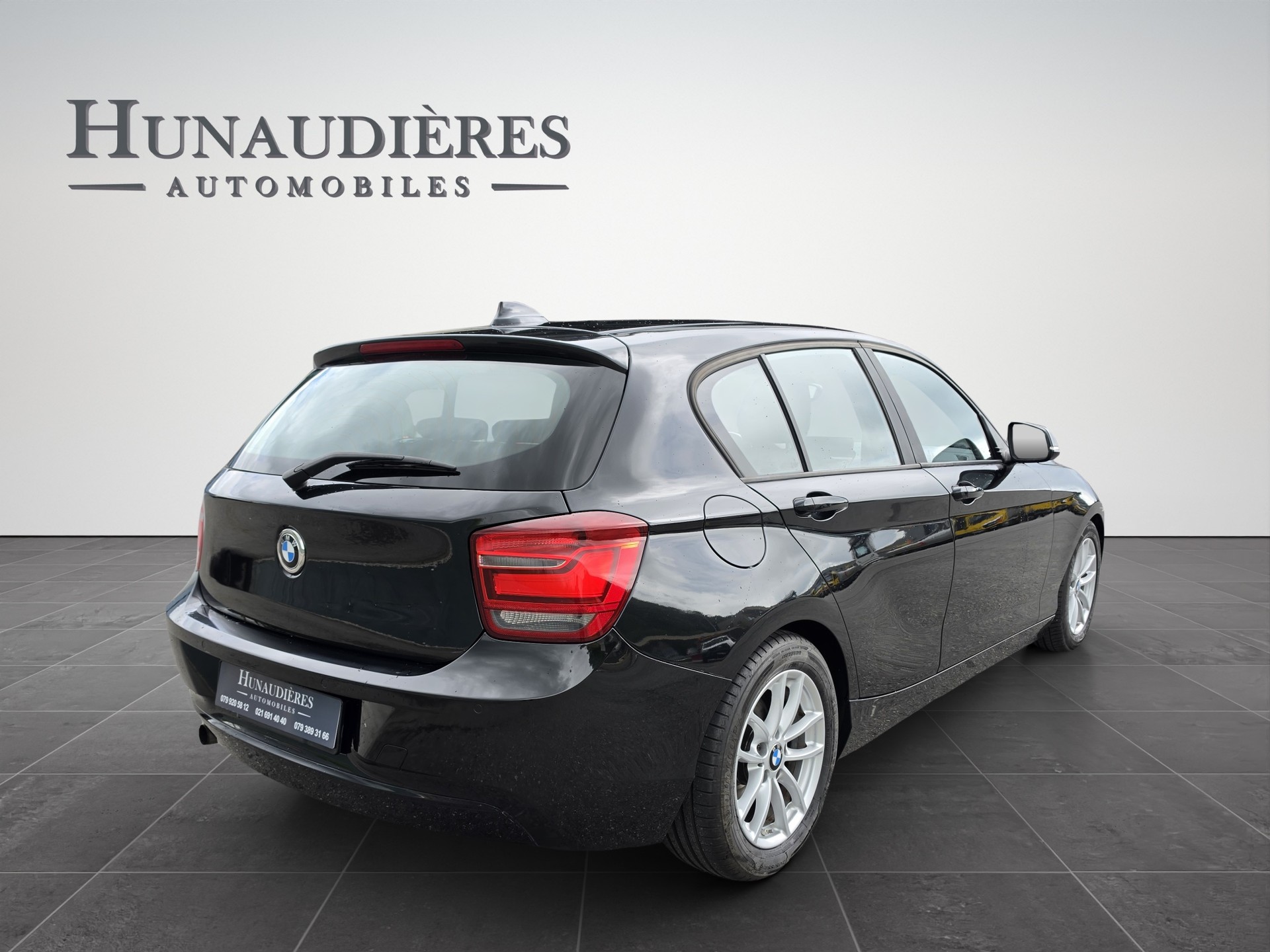 BMW 116i-image-1
