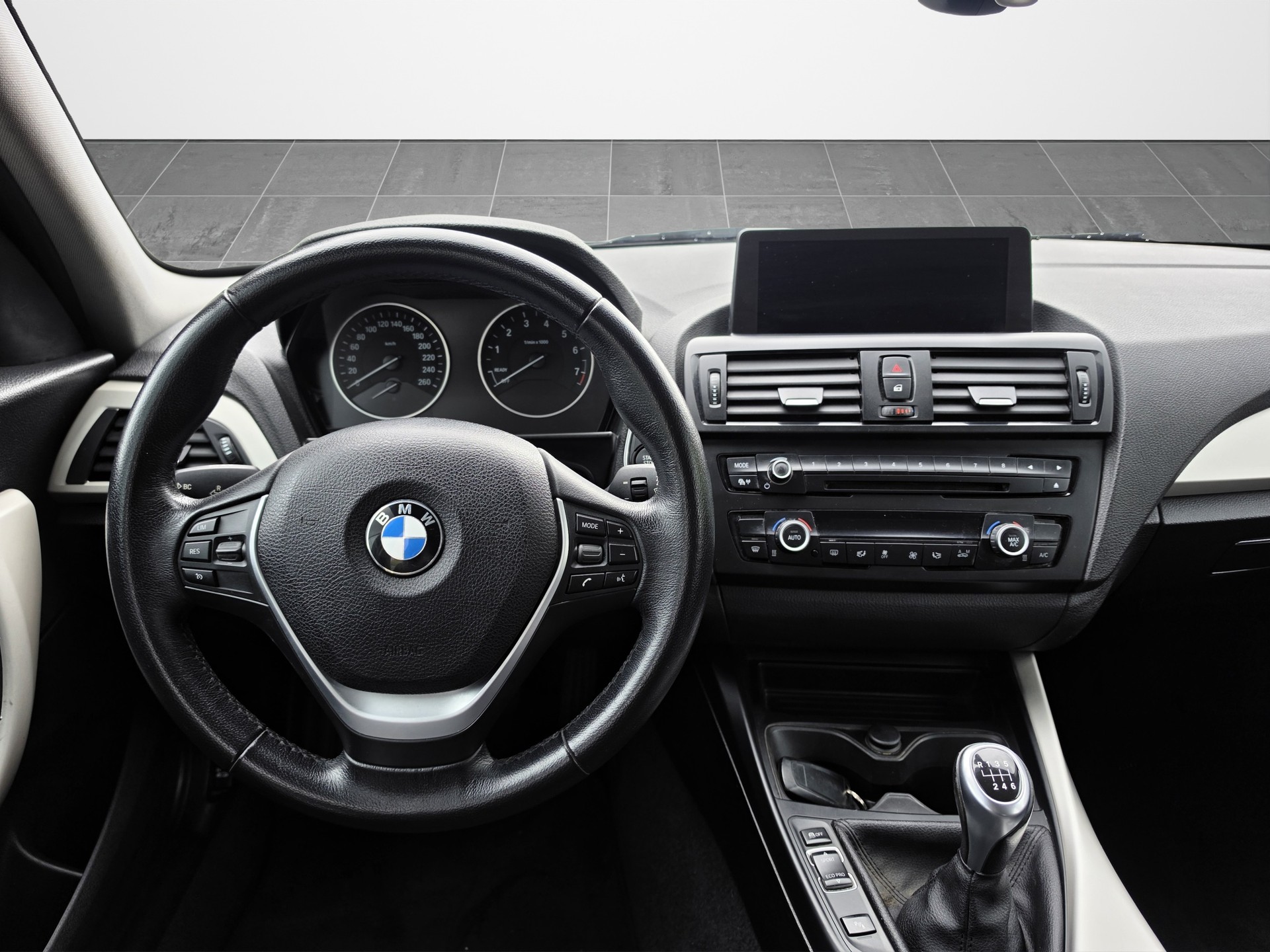 BMW 116i-image-3