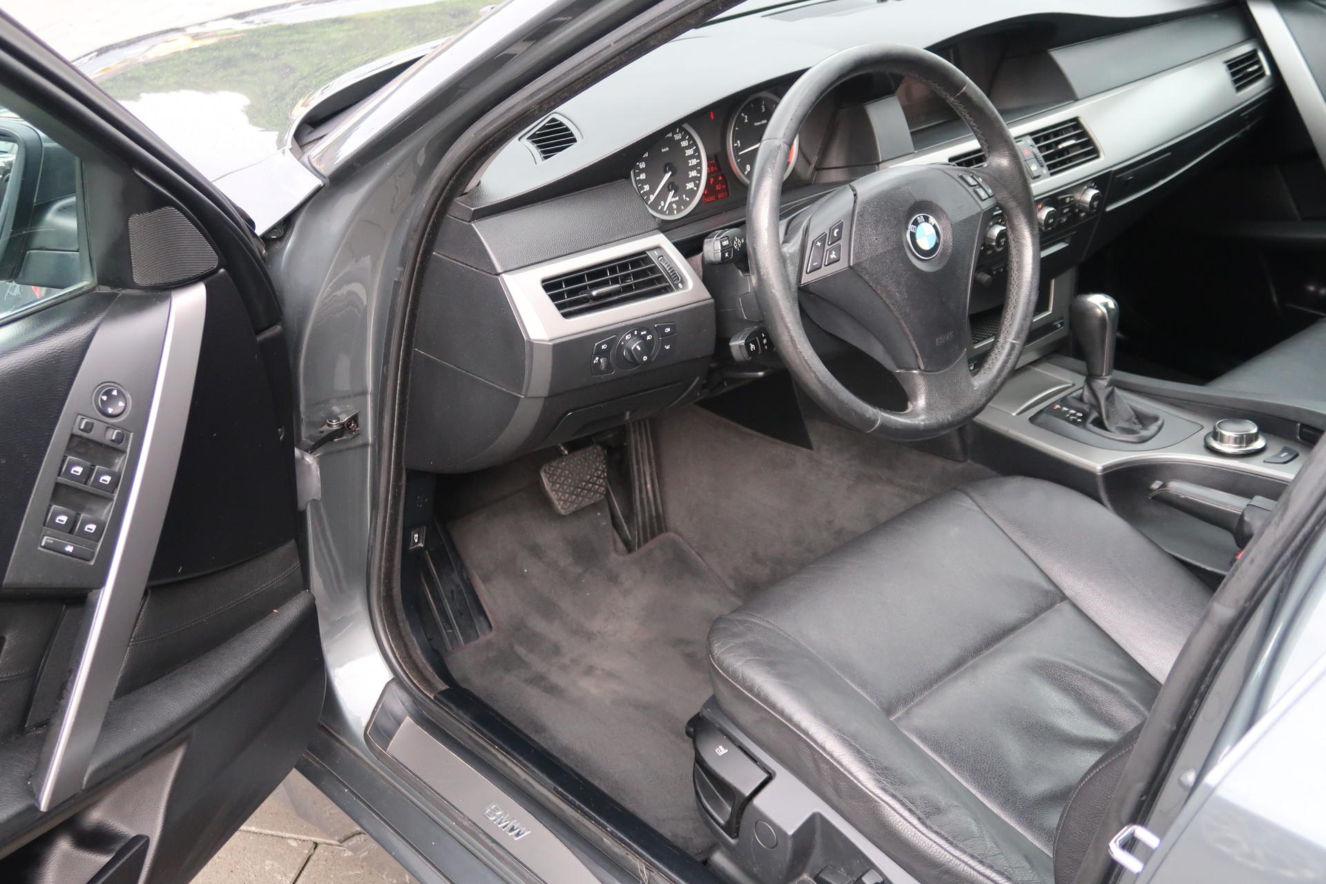 BMW 525d Touring-image-7