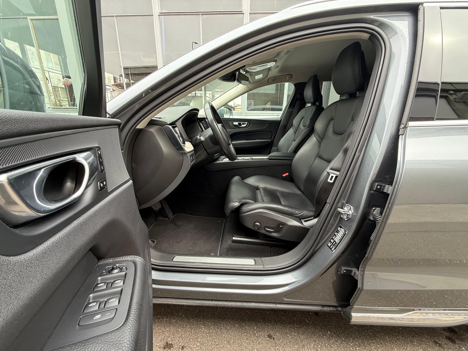 VOLVO XC60 D4 AWD Inscription Geartronic *AGR Ventil neu *8 Fach bereift *Zwei (2) Schlüssel mit Fernbedienung-image-7