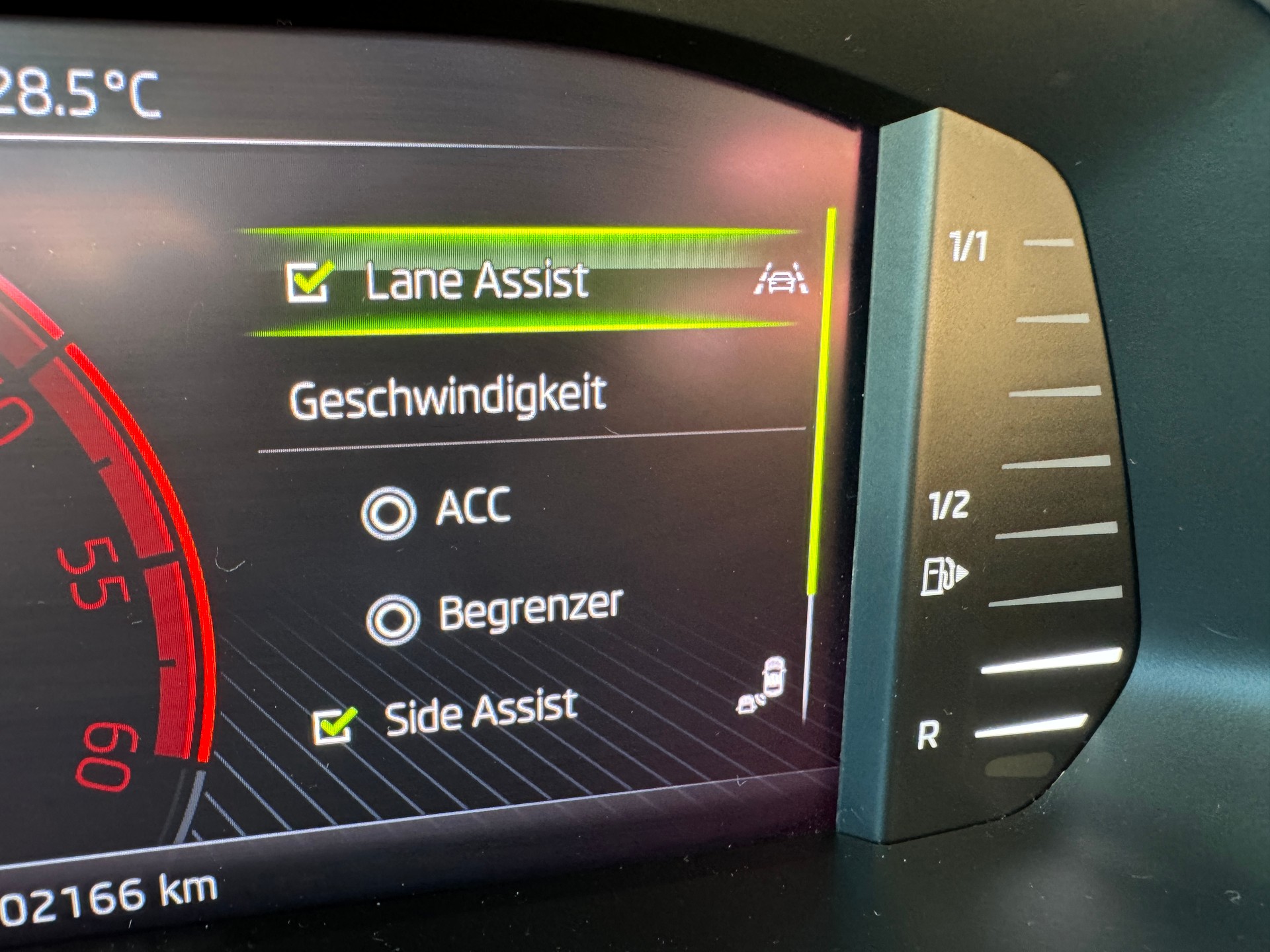SKODA Superb Combi 2.0 TDi Style 4x4 DSG-image-16