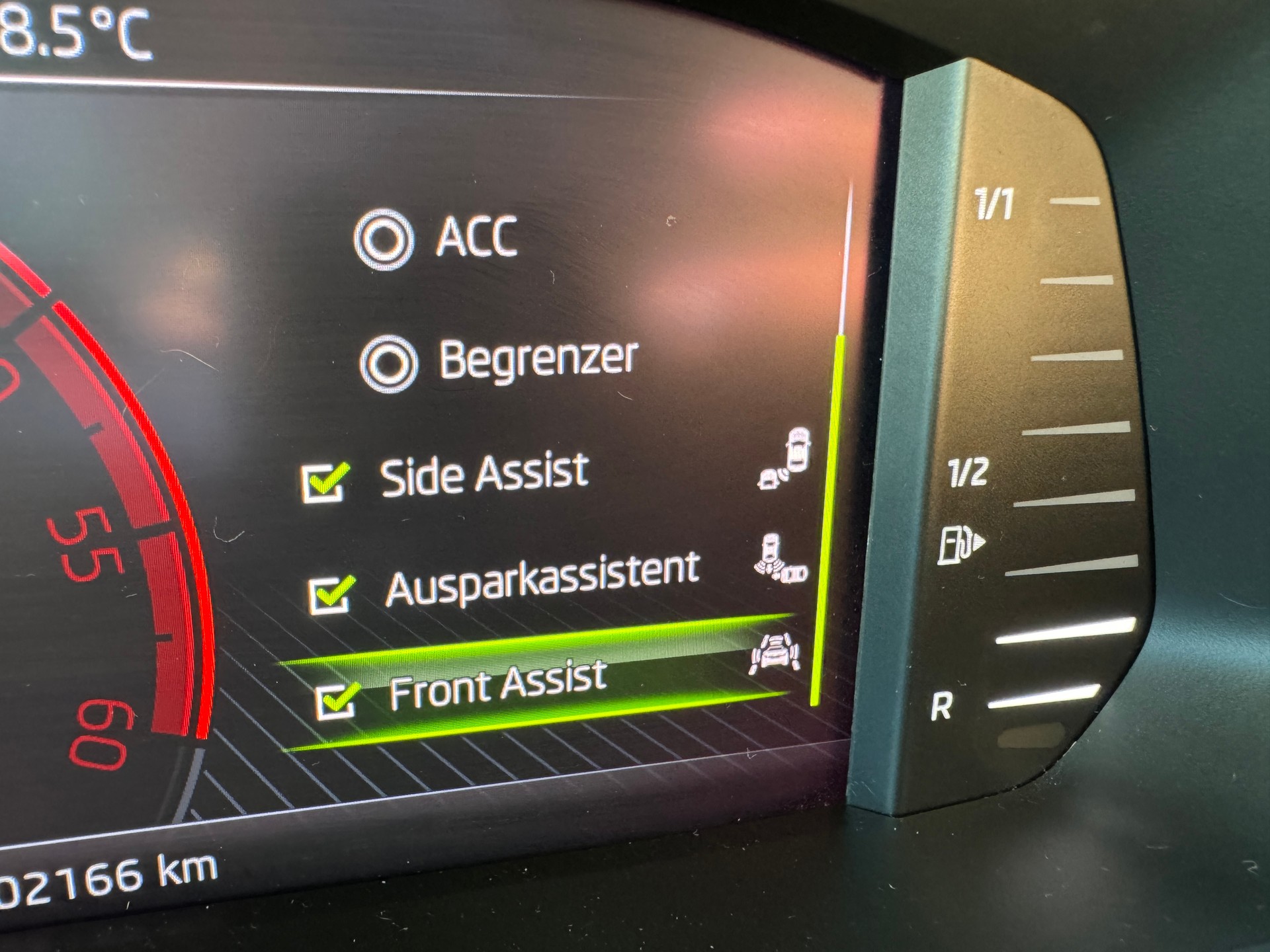 SKODA Superb Combi 2.0 TDi Style 4x4 DSG-image-17