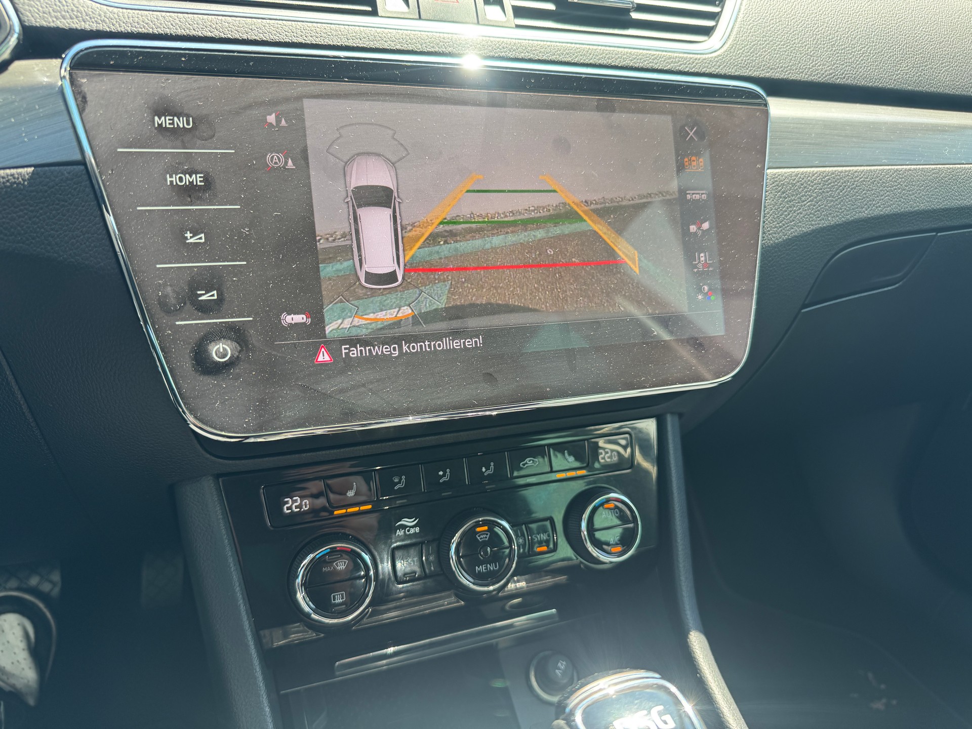 SKODA Superb Combi 2.0 TDi Style 4x4 DSG-image-11