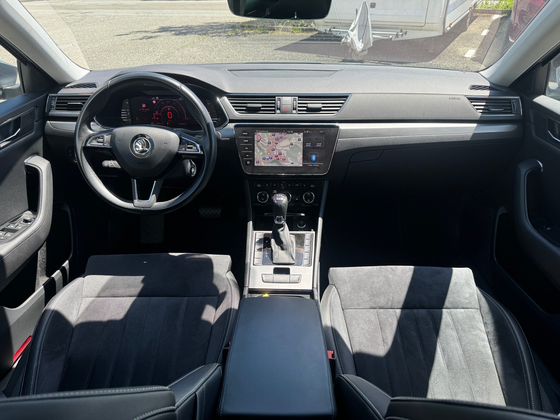 SKODA Superb Combi 2.0 TDi Style 4x4 DSG-image-9