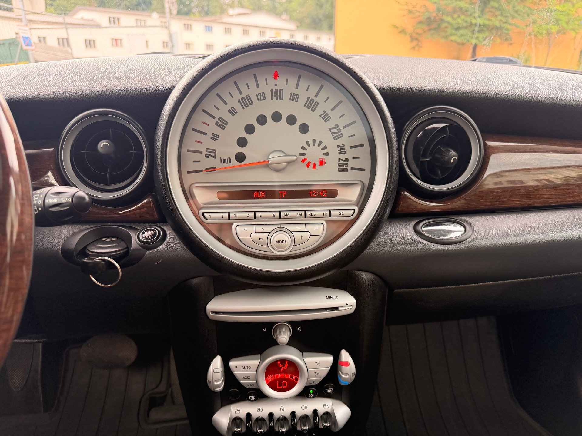 MINI Cooper-image-27