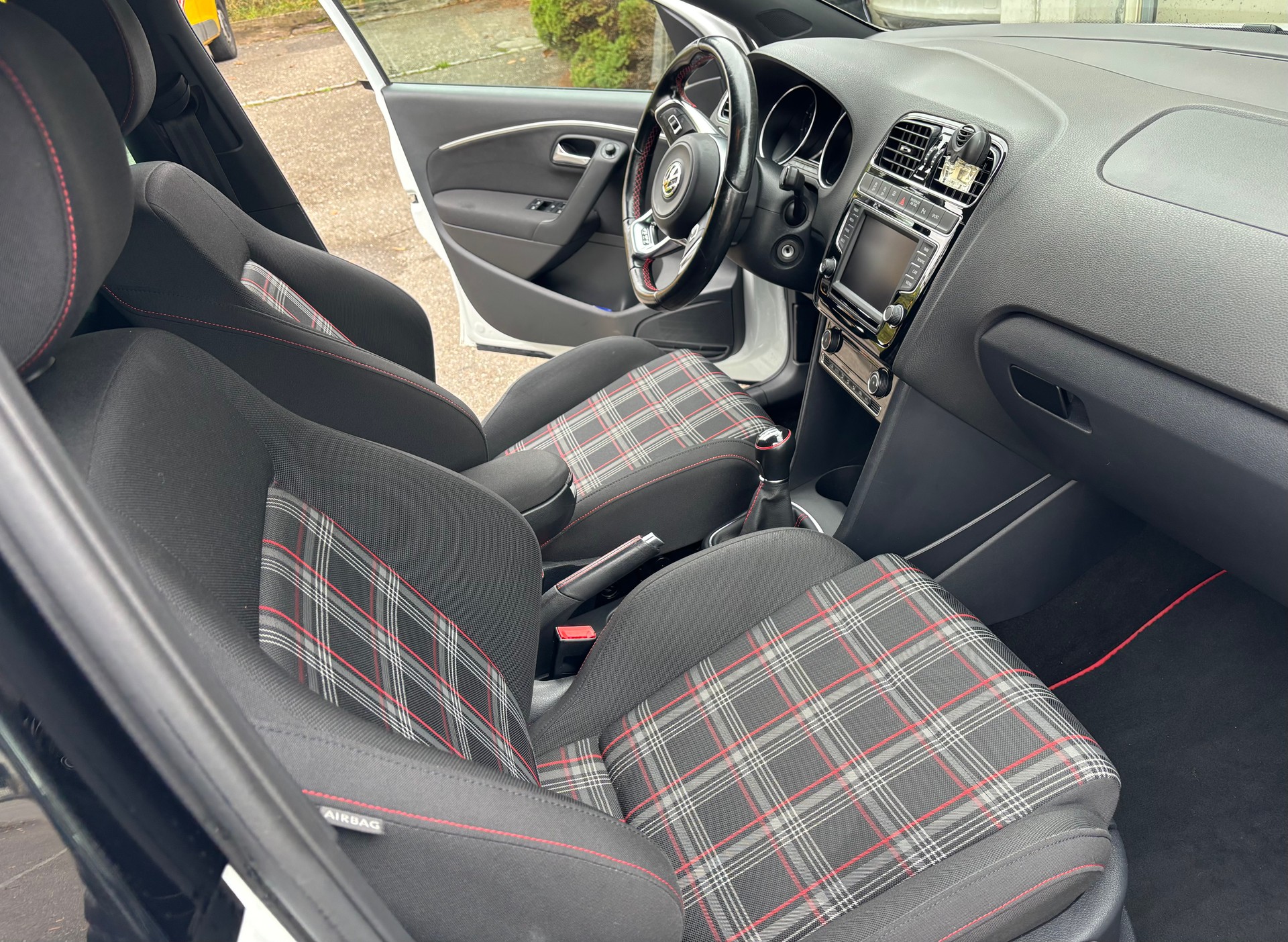 VW 1.8 TSI GTI-image-4
