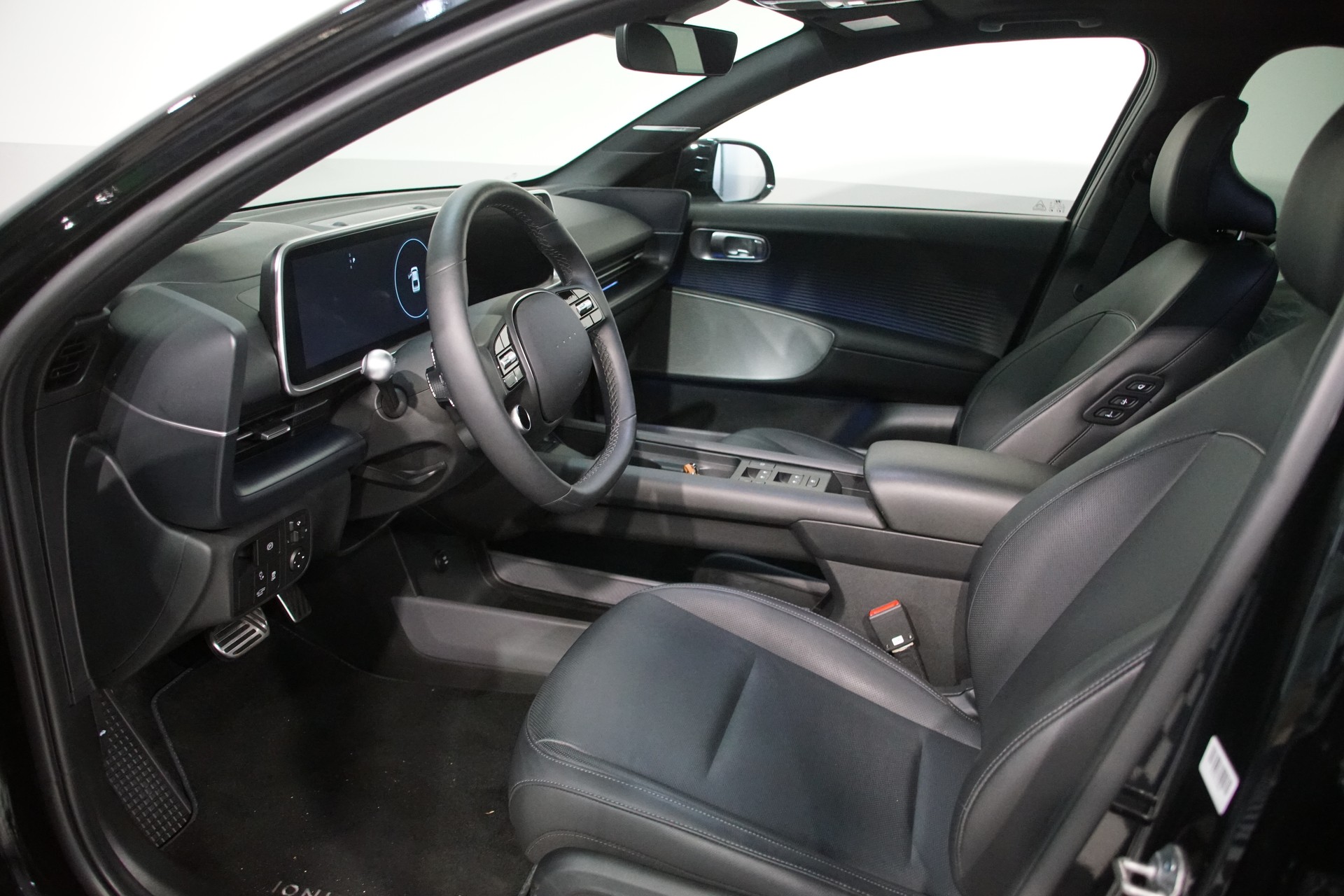 HYUNDAI Ioniq 6 77kWh **swiss** Launch Edition 4WD-image-12