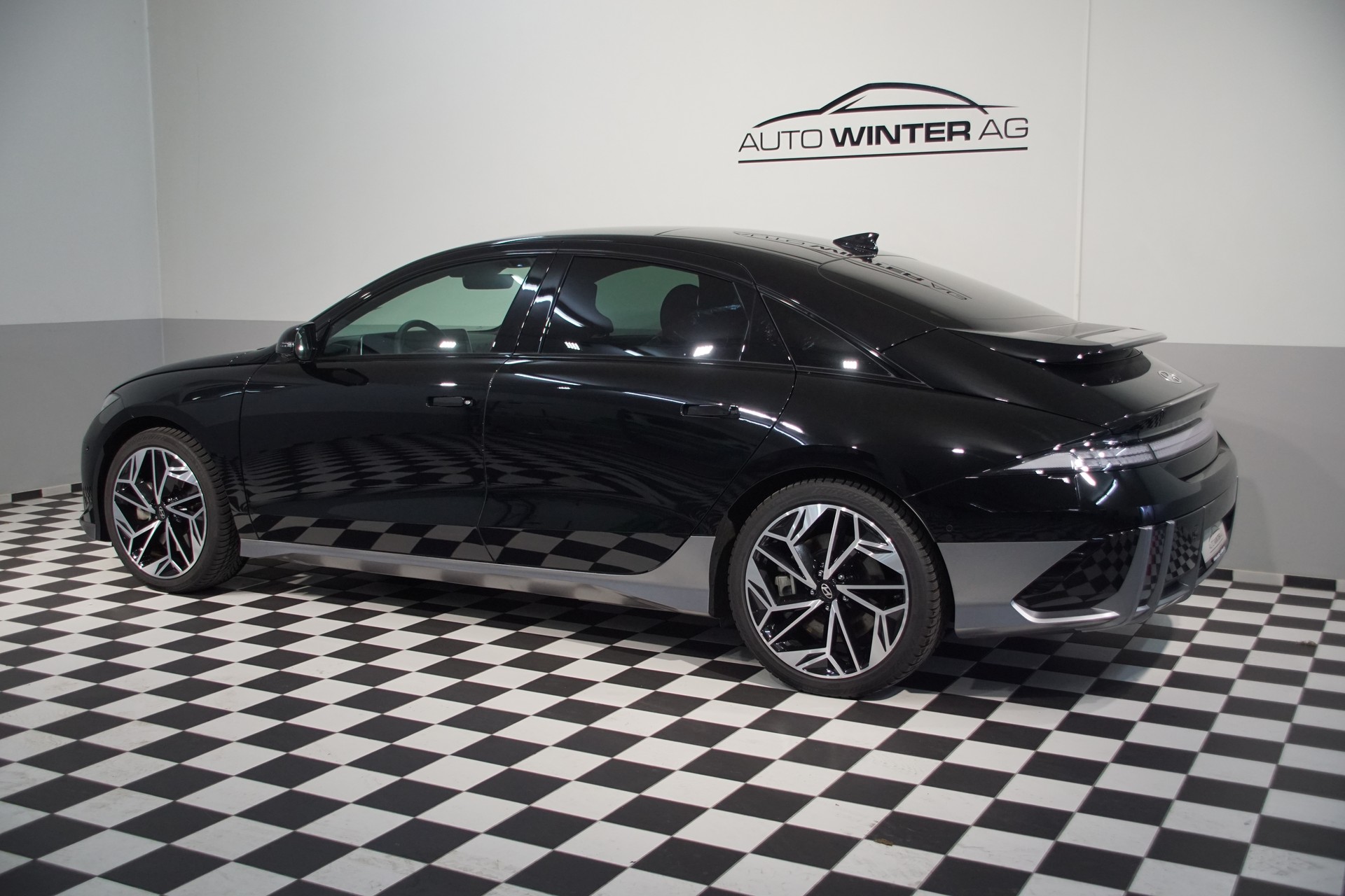 HYUNDAI Ioniq 6 77kWh **swiss** Launch Edition 4WD-image-9