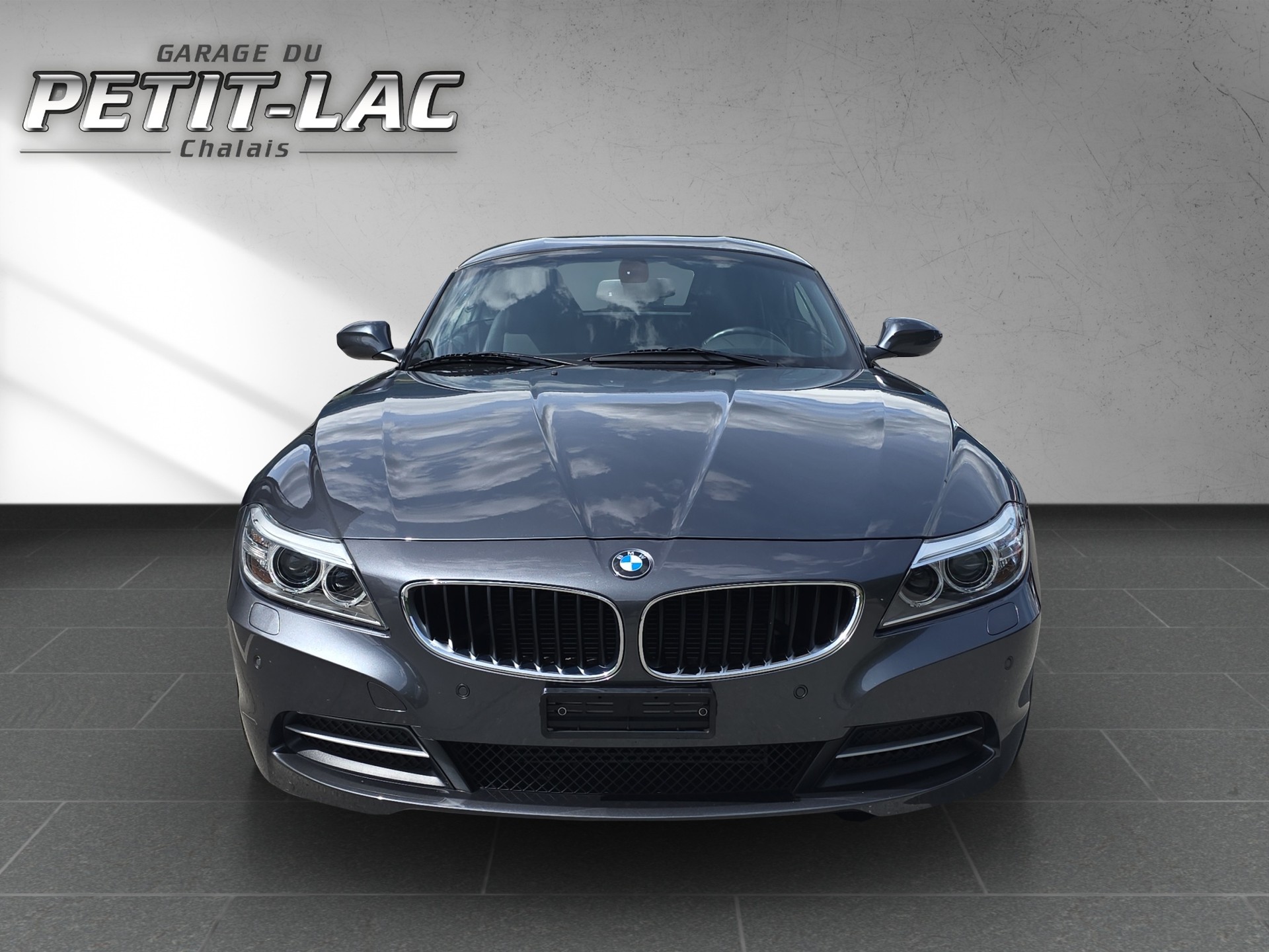 BMW Z4 sDrive20i-image-1