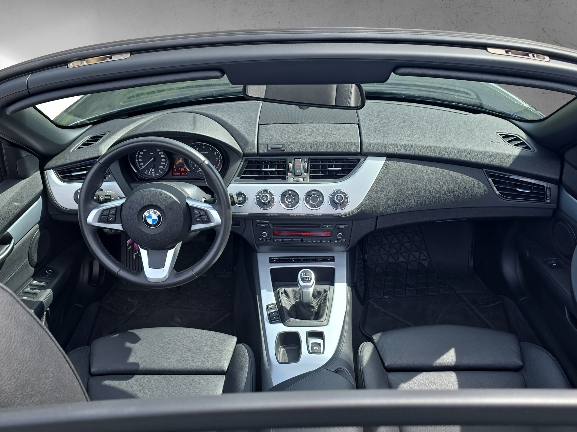 BMW Z4 sDrive20i-image-10