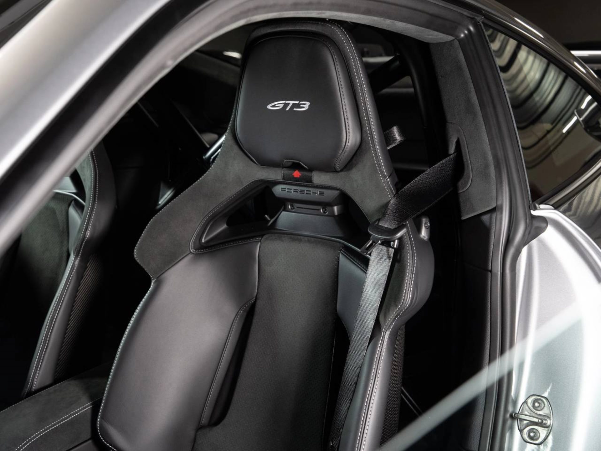 PORSCHE 911 GT3-image-4