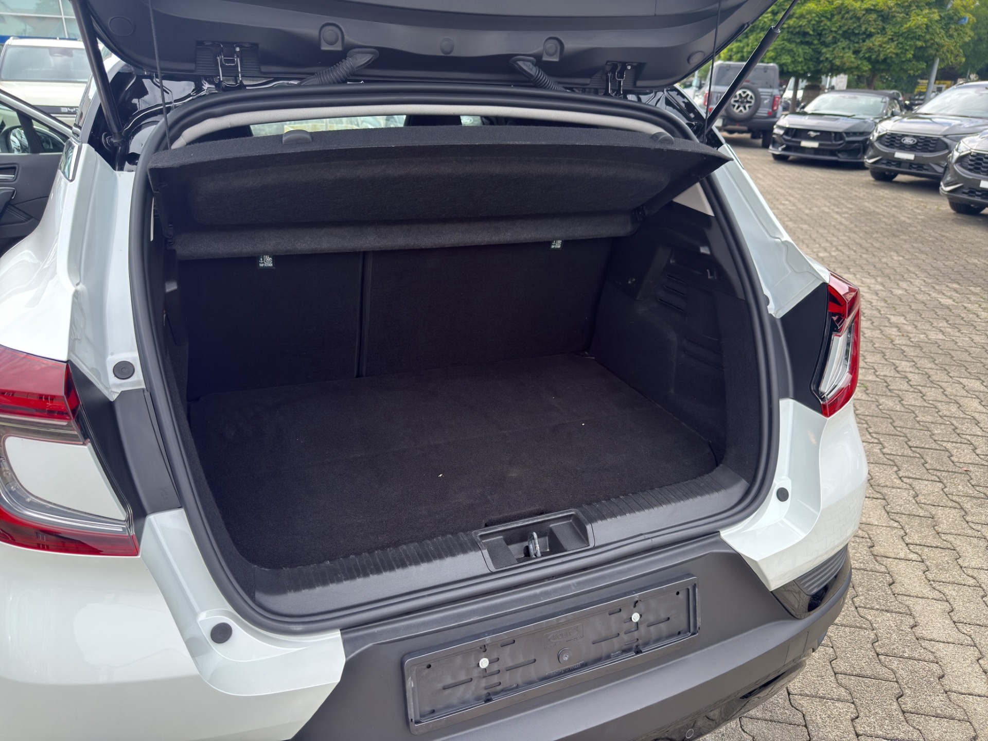 MITSUBISHI ASX 1.6 PHEV Instyle-image-13