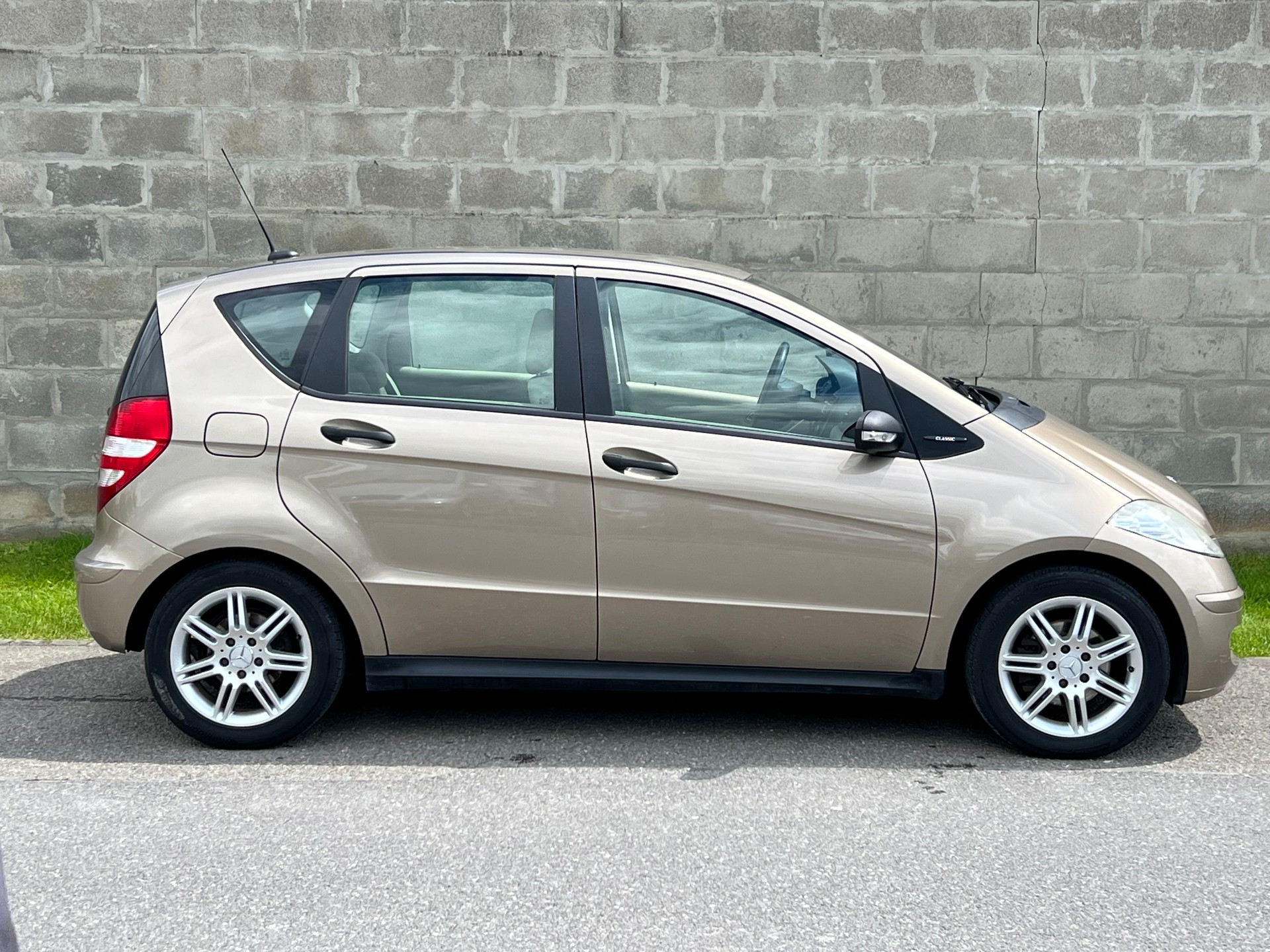 MERCEDES-BENZ A 170 Classic-image-4