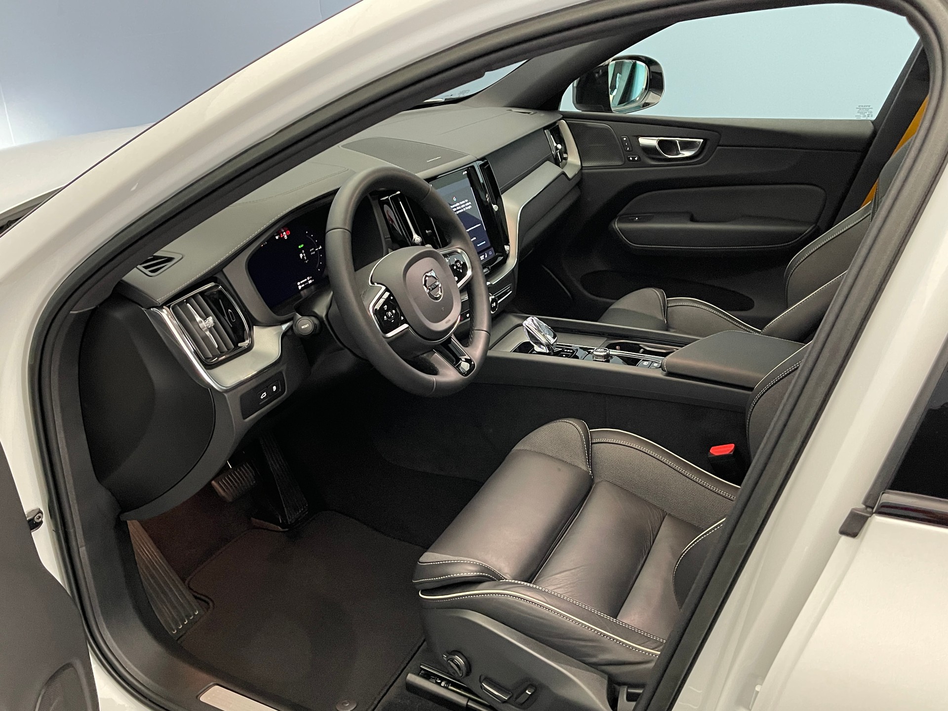 VOLVO XC60 2.0 T8 TE Polestar eAWD-image-11