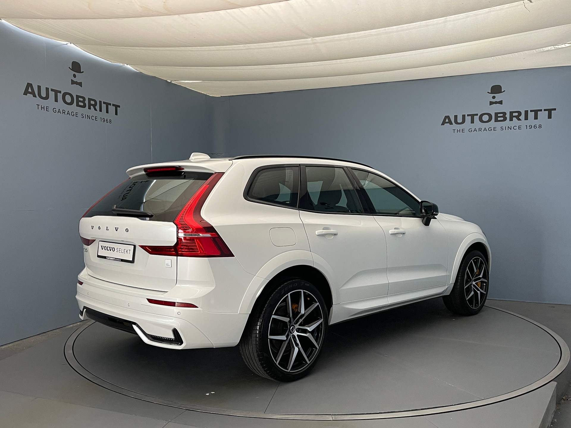 VOLVO XC60 2.0 T8 TE Polestar eAWD-image-2