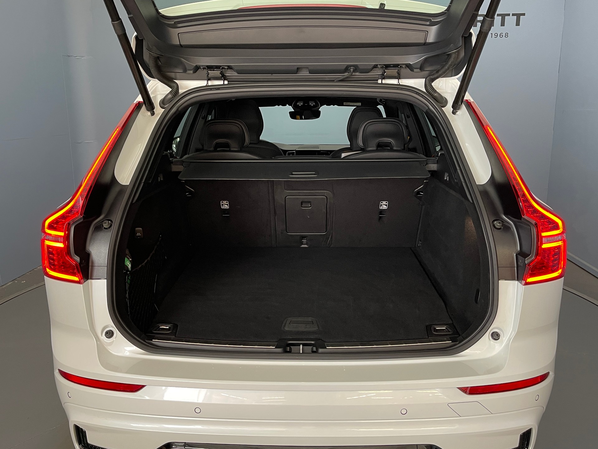 VOLVO XC60 2.0 T8 TE Polestar eAWD-image-5