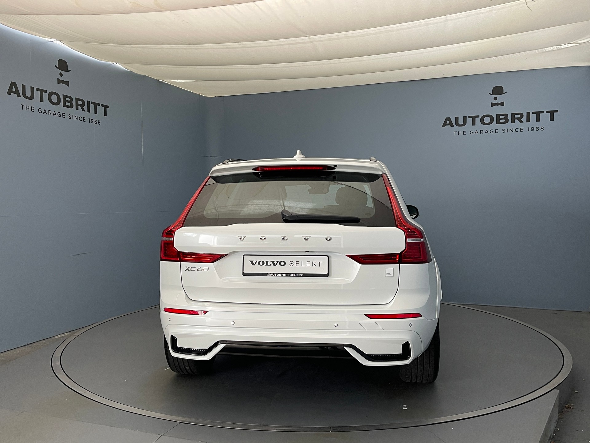 VOLVO XC60 2.0 T8 TE Polestar eAWD-image-3
