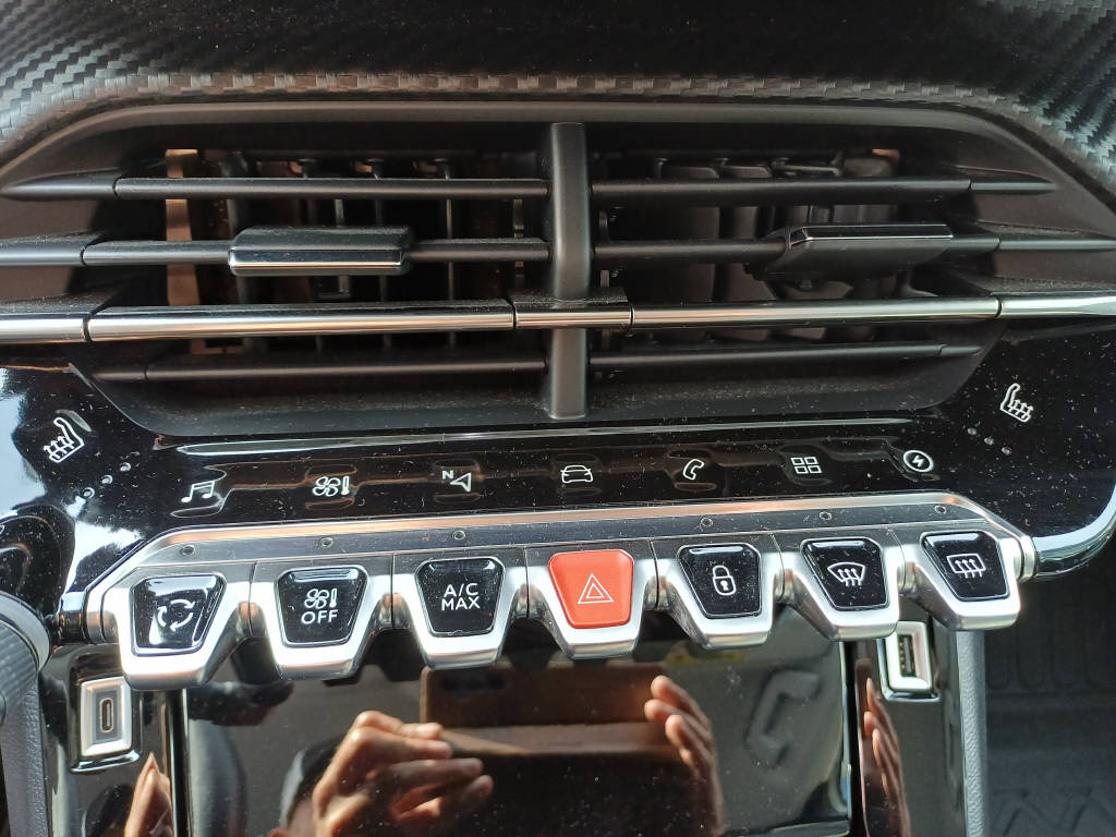 PEUGEOT 2008 e-Allure Pack-image-9