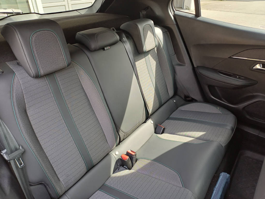 PEUGEOT 2008 e-Allure Pack-image-8
