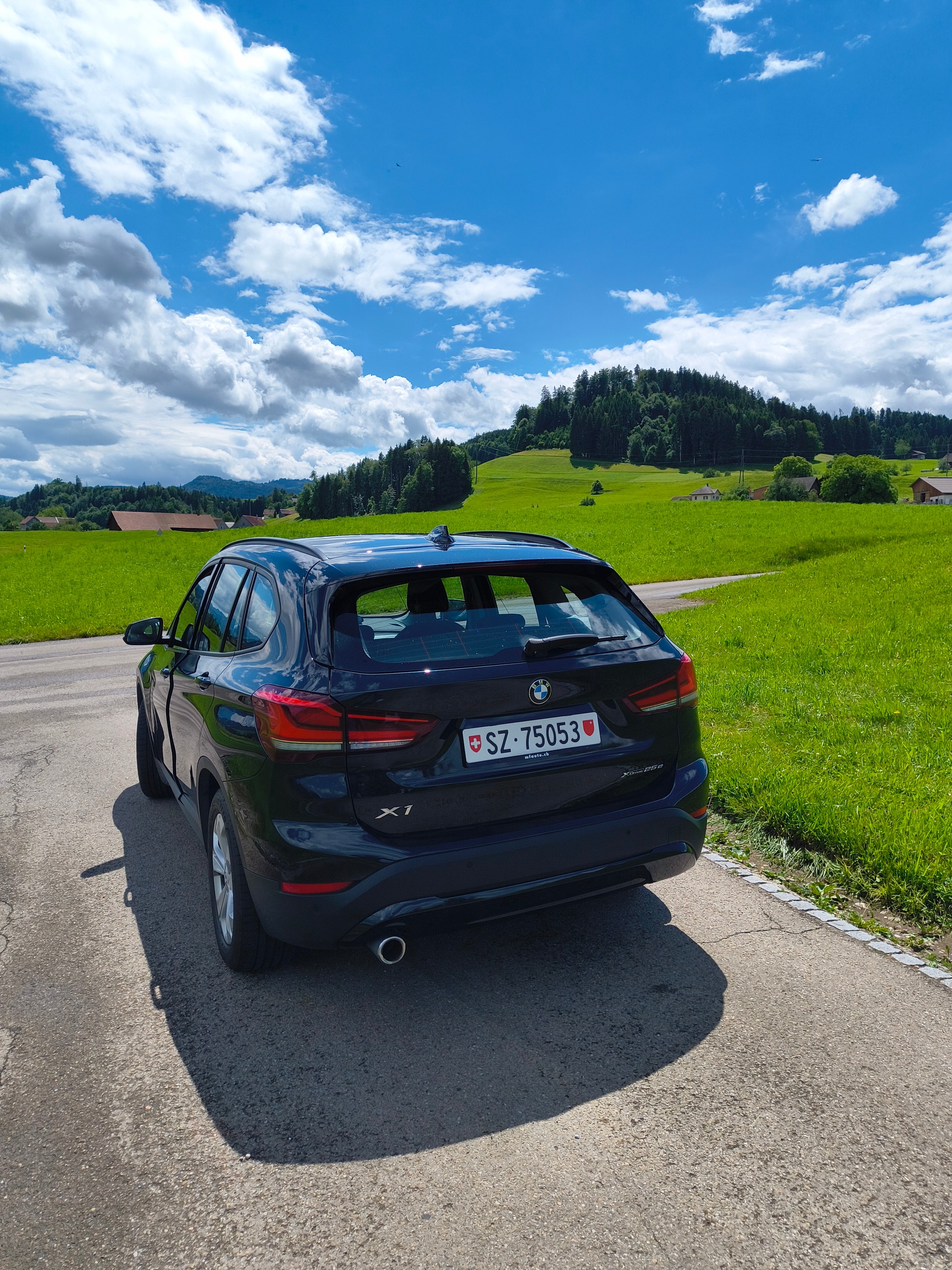 BMW 25e xDrive-image-2