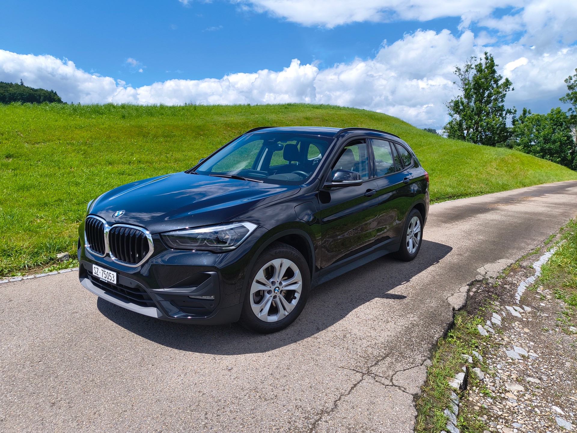 BMW 25e xDrive-image-0