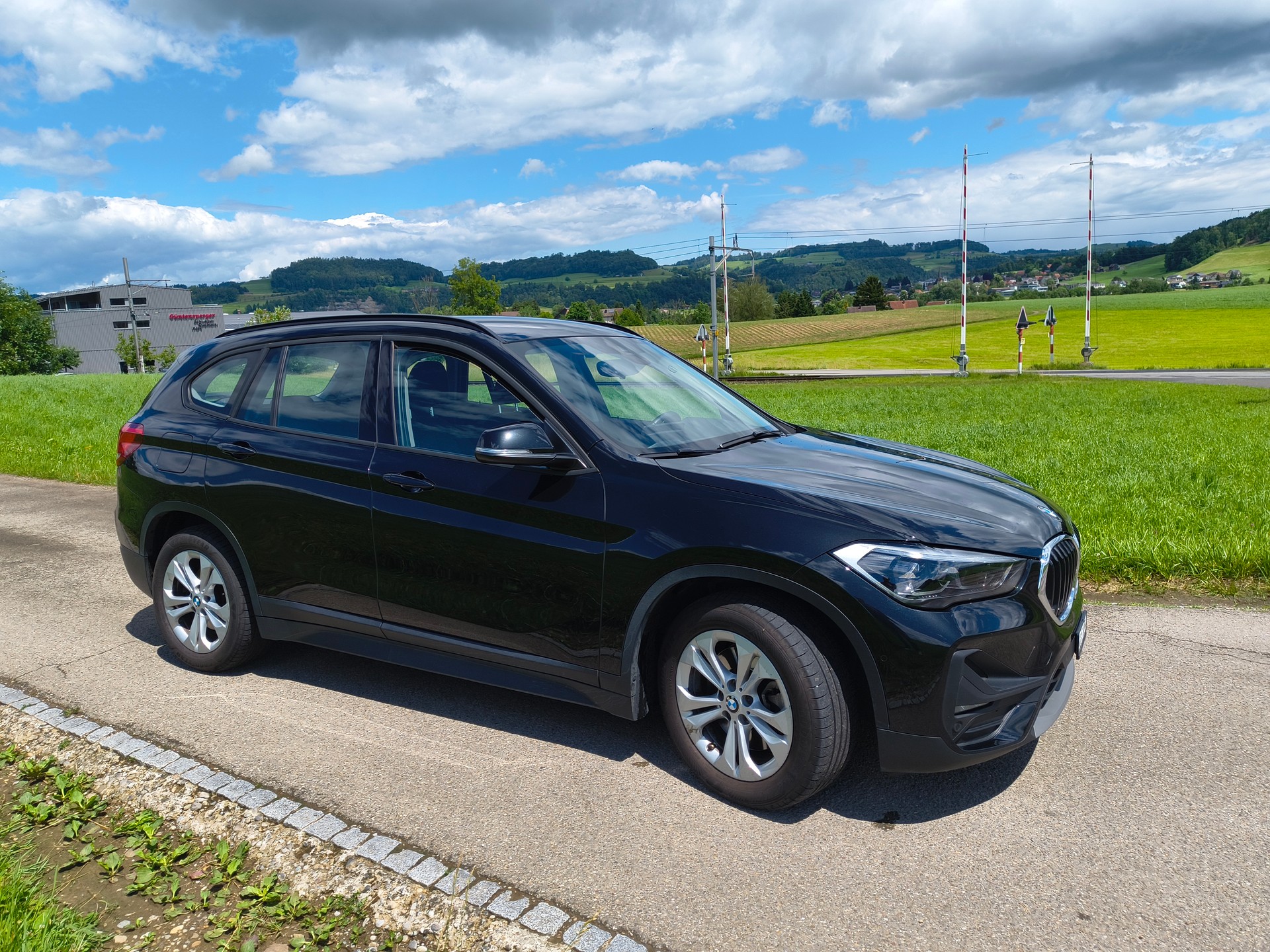 BMW 25e xDrive-image-4