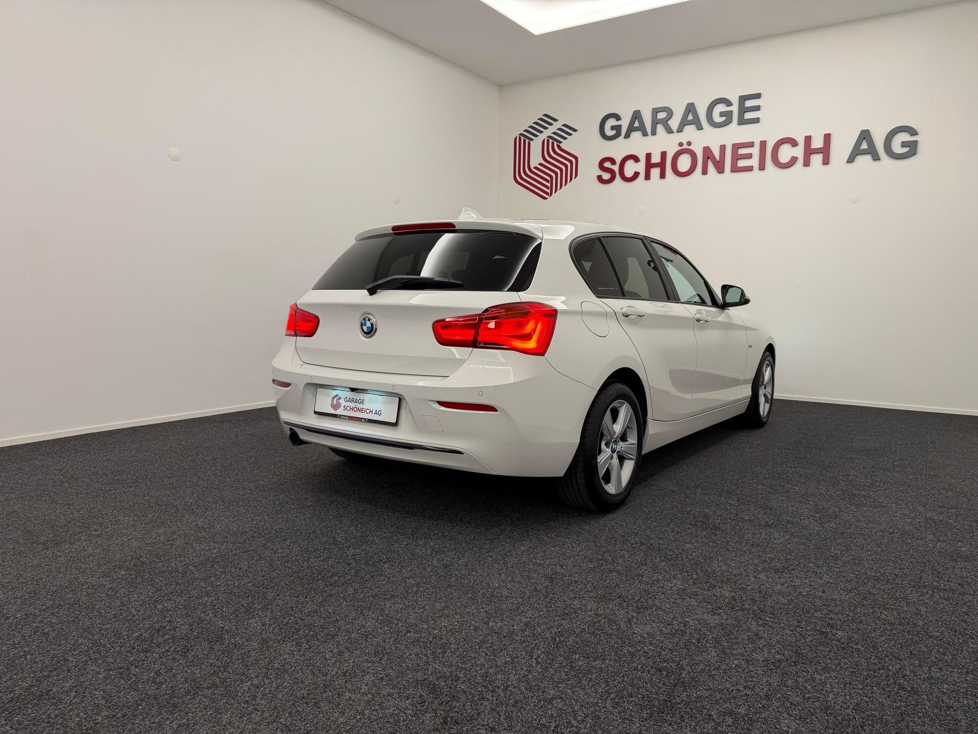 BMW 118d xDrive-image-4