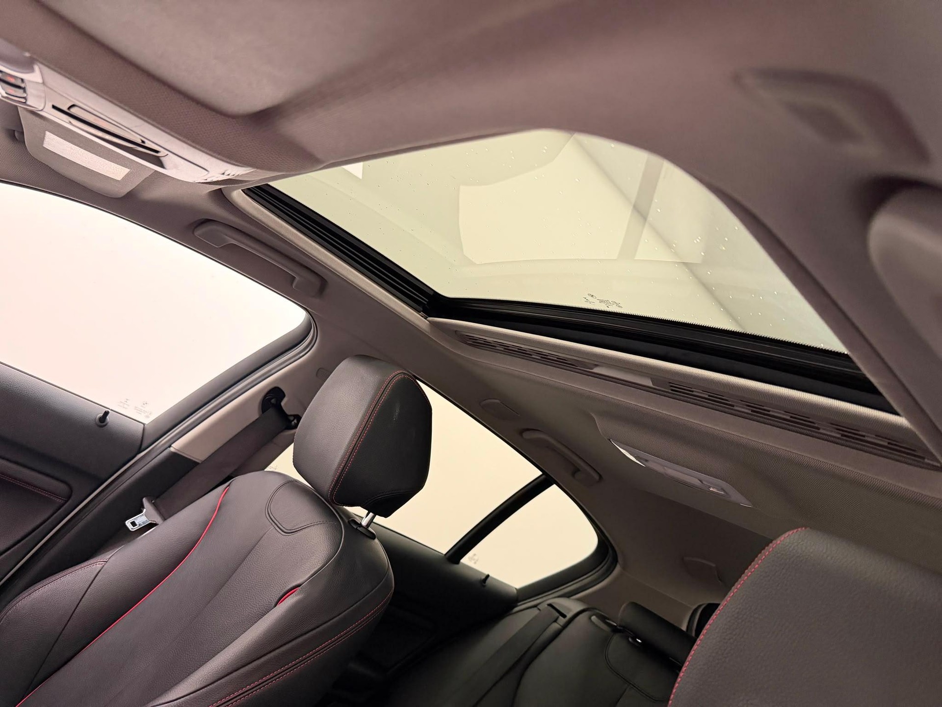 BMW 118d xDrive-image-12