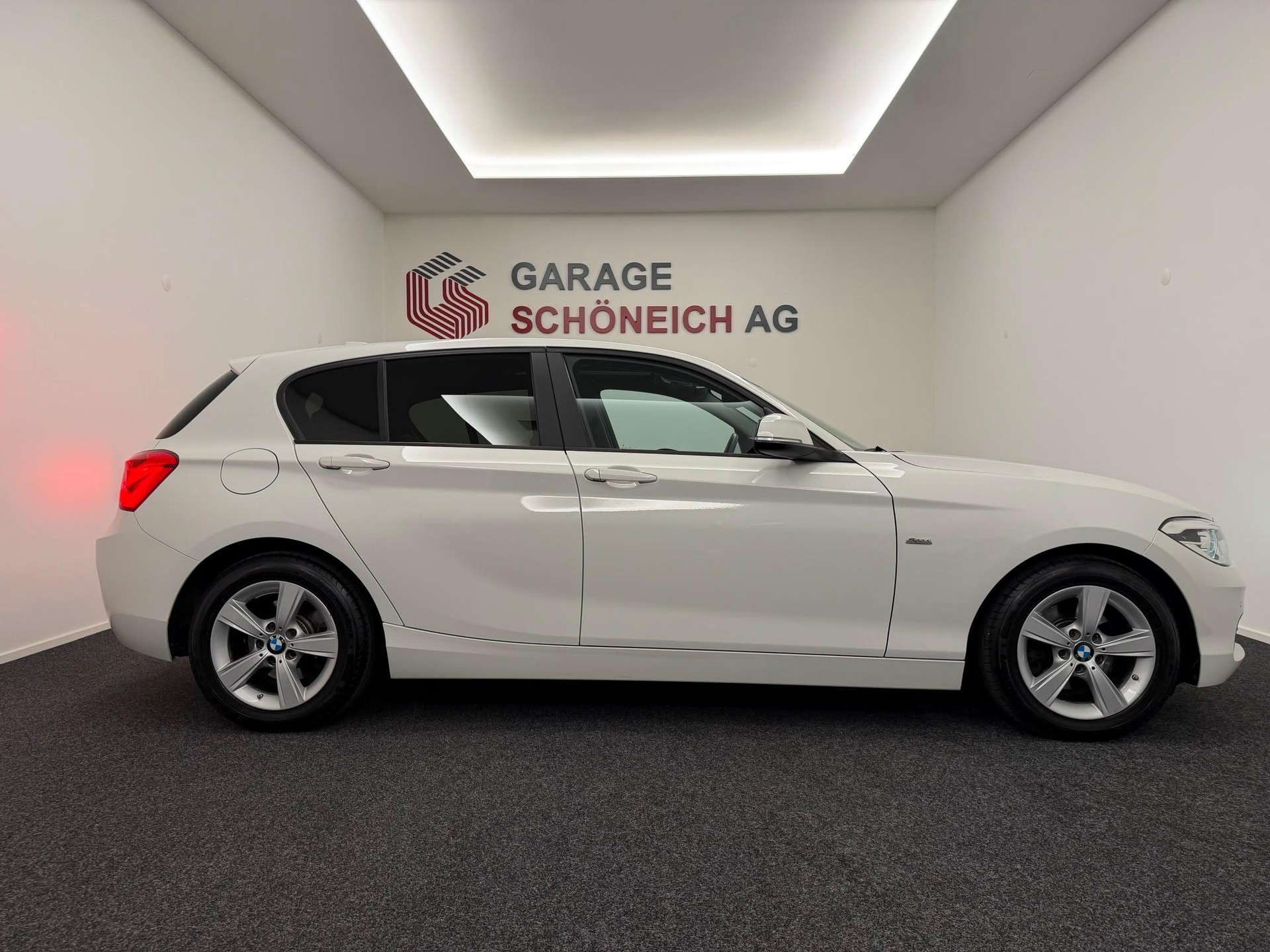 BMW 118d xDrive-image-3