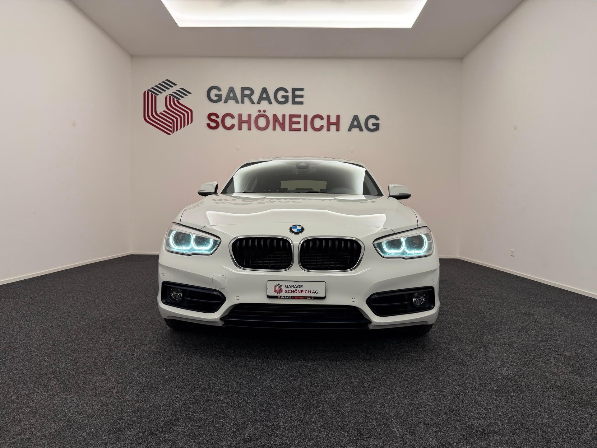 BMW 118d xDrive-image-1